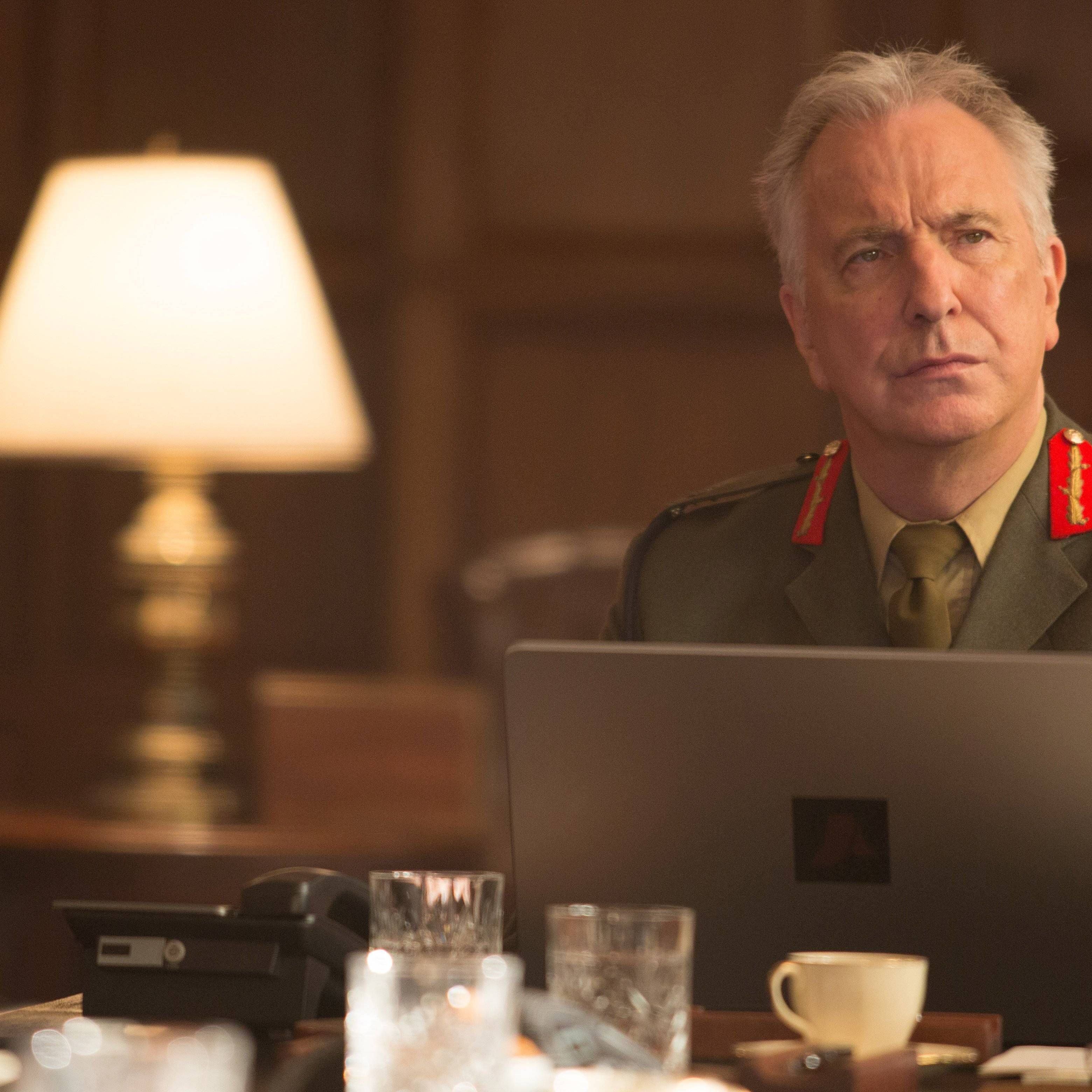 Alan Rickman spielt in diesem Thriller Lieutenant General Frank Benson.