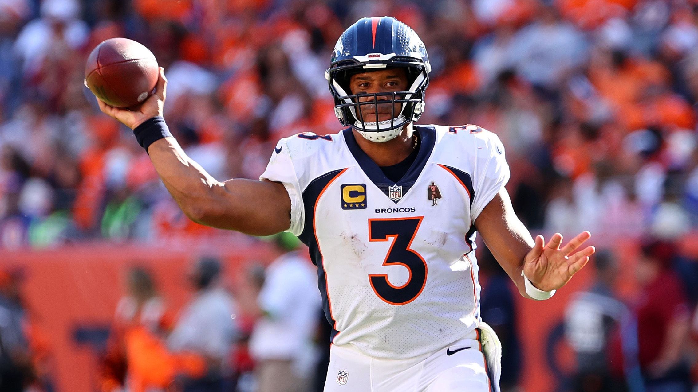 <strong>Russell Wilson (Denver Broncos)</strong><br>Auf dessen Konter, Bears-Quarterback Justin Fields gelte bei den Wettanbietern als Favorit für den Steelers-Job, erklärte Johnson: "Nein, der wird nach Atlanta gehen." Die Falcons wurde bereits mehrfach als möglicher Landing Spot für Fields genannt.&nbsp;