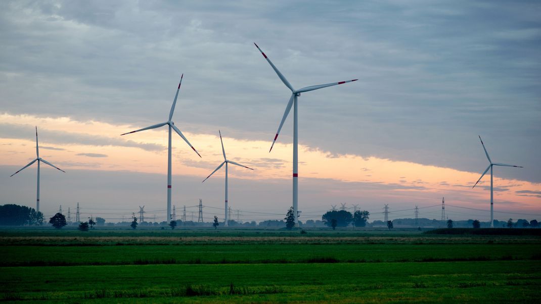 Der Ökonom Südekum hält einen Industriestrompreis angesichts einer anrollenden Wirtschaftskrise für sinnvoll.