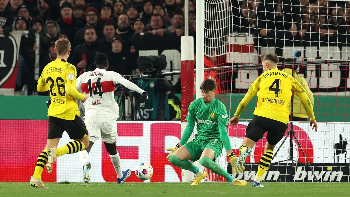 VfB Stuttgart v Borussia Dortmund - DFB Cup: Round of 16