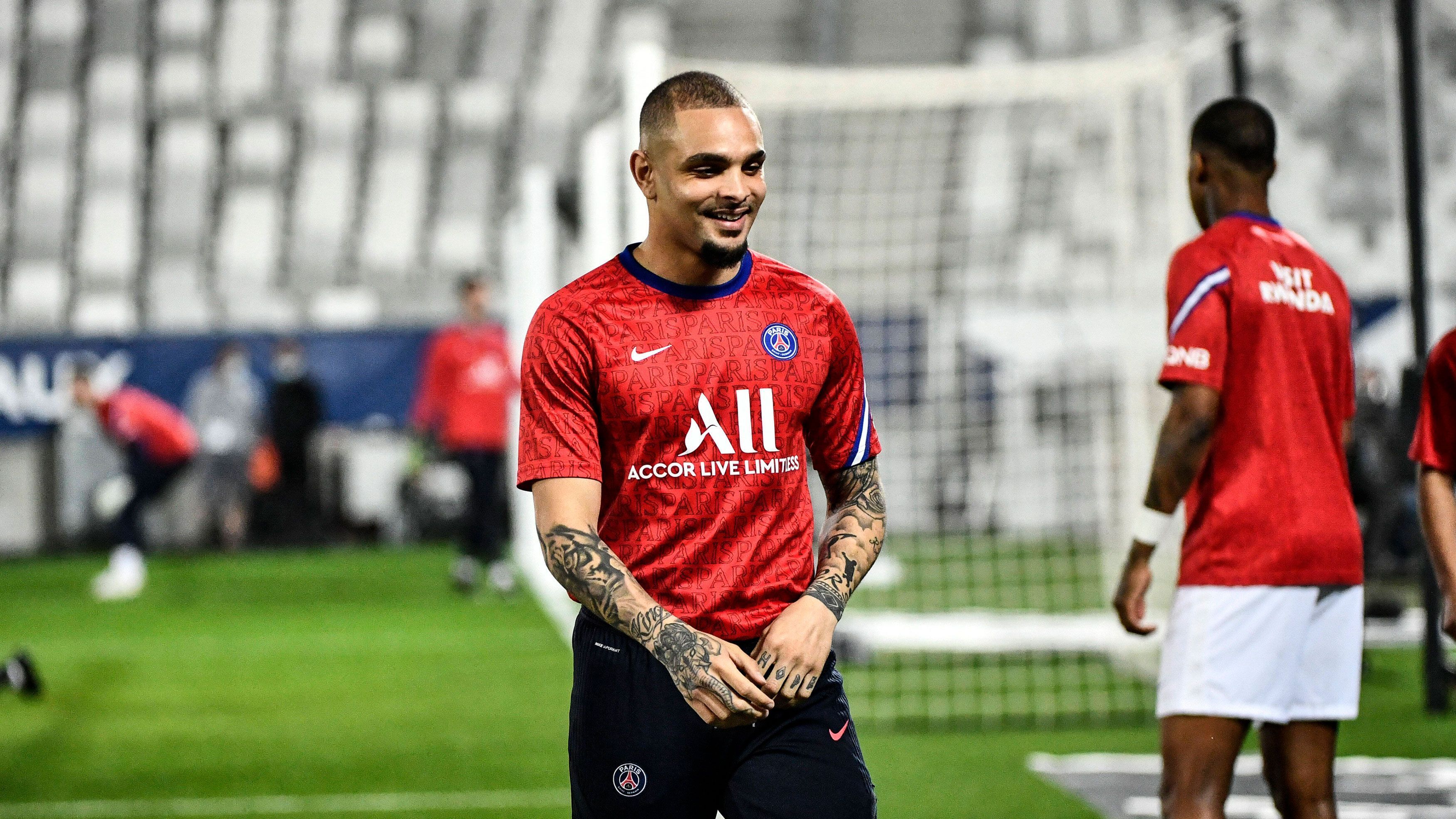 
                <strong>Layvin Kurzawa (Abwehr)</strong><br>
                Jahresgehalt: 5,4 Millionen Euro.
              