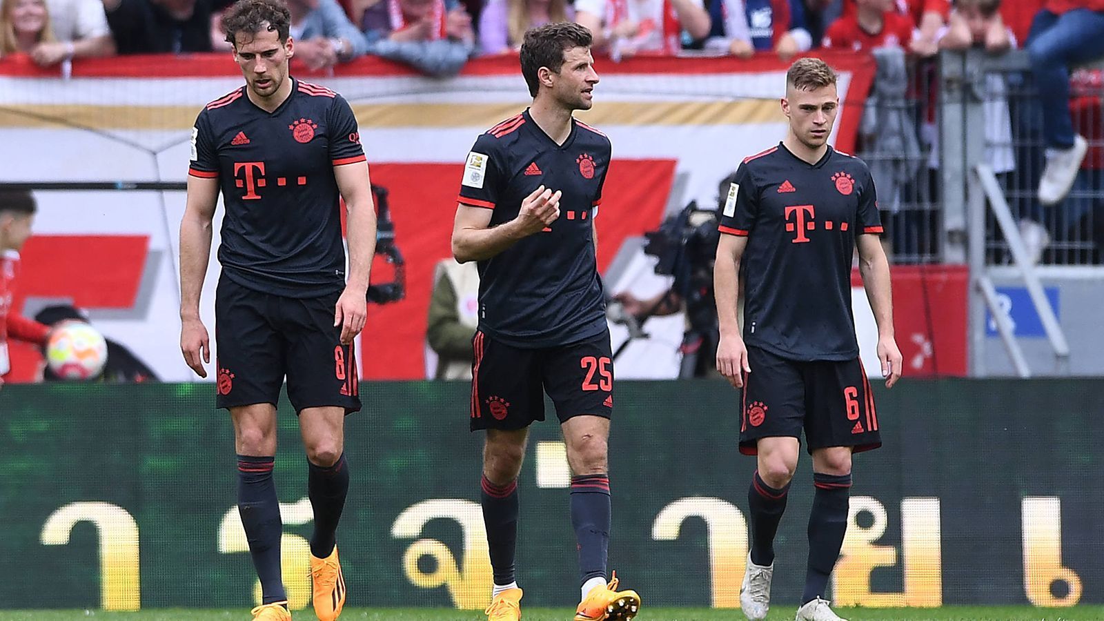 
                <strong>Einzelkritik: FC Bayern verliert auch in Mainz</strong><br>
                Die Krise des FC Bayern München verschärft sich immer weiter. Der deutsche Rekordmeister verliert am 29. Bundesliga-Spieltag nach Halbzeitführung noch mit 1:3 in Mainz. ran zeigt die Einzelkritik zu den enttäuschenden Bayern-Stars.&nbsp;• <a href="https://www.ran.de/fussball/bundesliga/video/fc-bayern-muenchen-netzreaktionen-zur-fcb-pleite-in-mainz-clip" data-url-id="51739">FC Bayern München:&nbsp;Netzreaktionen zur FCB-Pleite in Mainz</a><br>
              