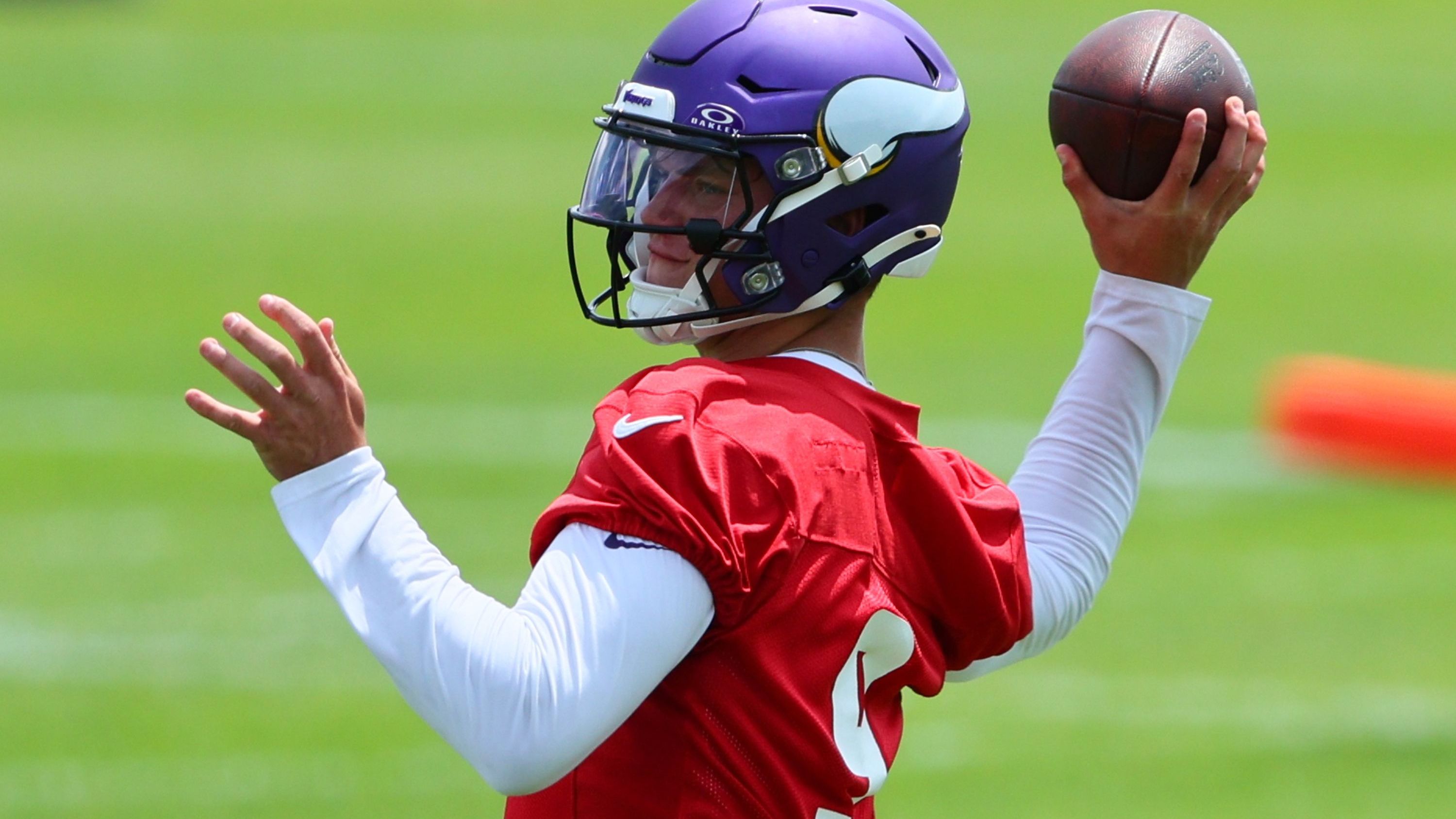 <strong>11. Minnesota Vikings: J.J. McCarthy &amp; Justin Jefferson</strong><br>Mit dem neuen Monstervertrag dürfte Justin Jefferson sehr motiviert in die Saison reingehen. McCarthy ist jedoch die große Unbekannte. Wie schnell kann er sich auf das NFL-Niveau anpassen. Und kann er das überhaupt? Selbst wenn Sam Darnold startet, sehen wir hier keine Top 10-Platzierung.