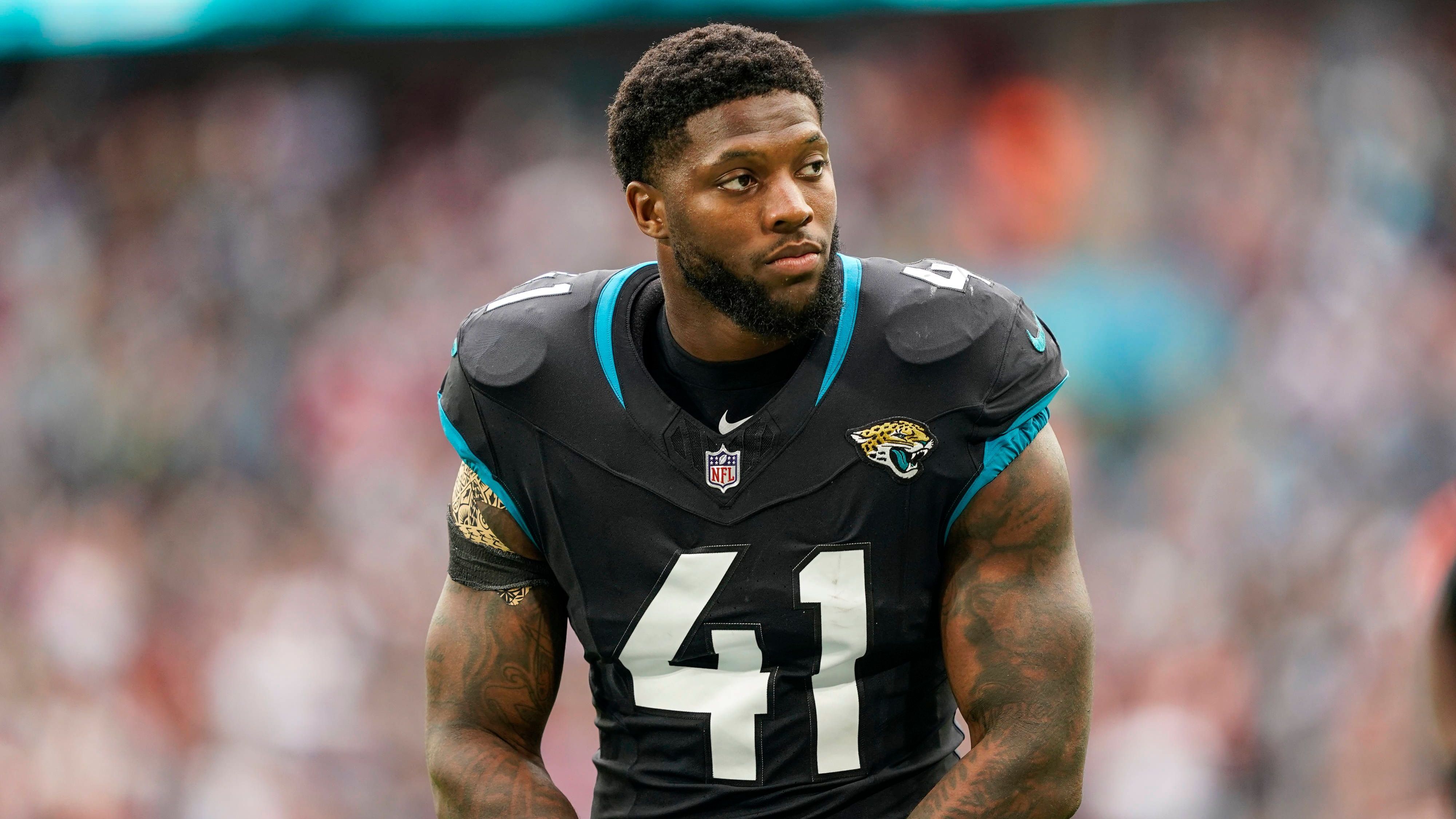<strong>Josh Allen (Jacksonville Jaguars)<br></strong>Die Defense der Jacksonville Jaguars war zuletzt nicht immer sattelfest, an Josh Allen liegt das aber mit Sicherheit nicht. Nach vier Wochen führt der Outside Linebacker die Liga mit sechs Sacks gemeinsam mit Steelers-Star T.J. Watt an. Ein großer Vertrag ist wohl nur eine Frage der Zeit - gut möglich, dass Jacksonville ihm schon bald ein Angebot unterbreitet.