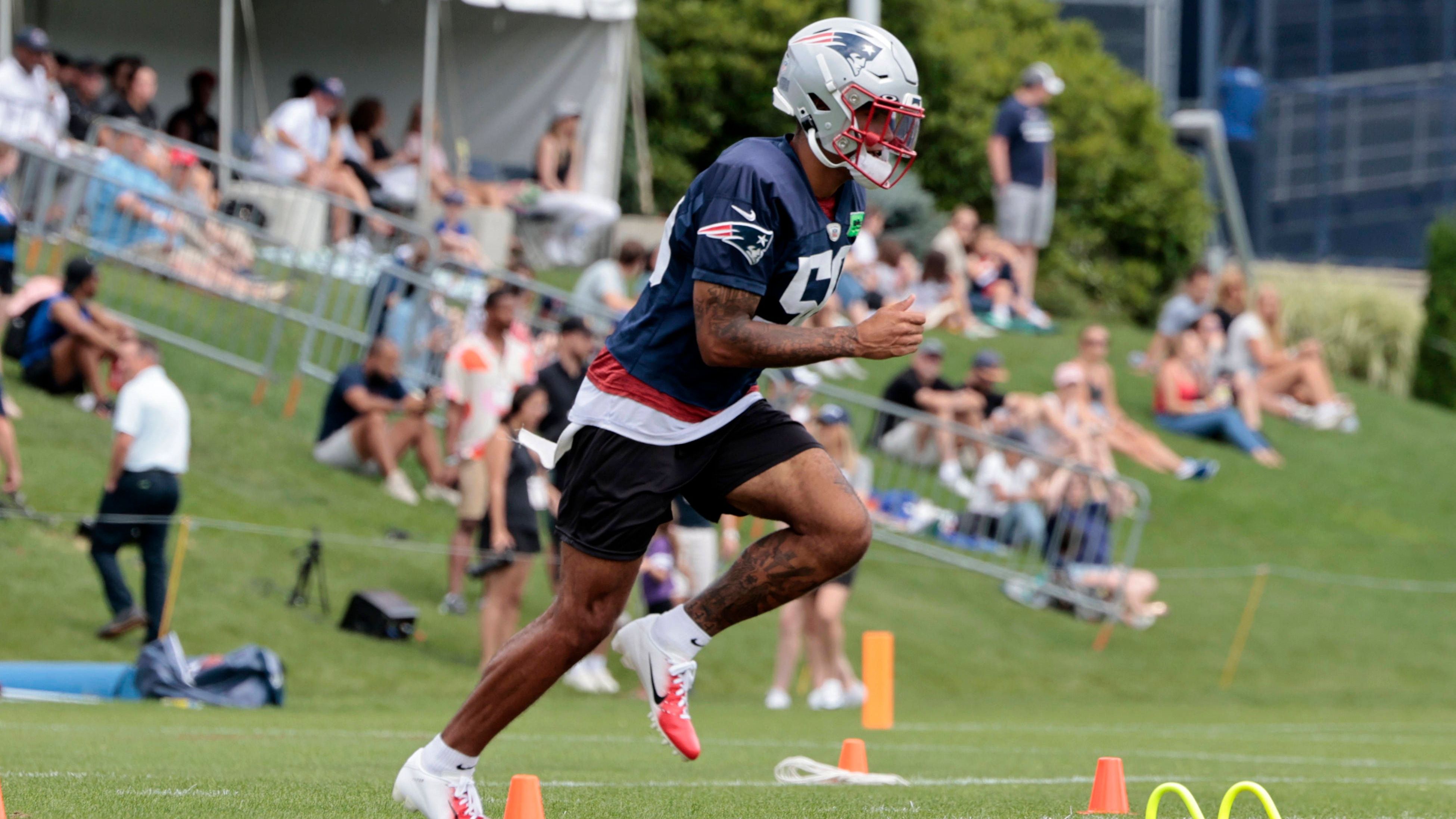 <strong>New England Patriots: Stärken (Defensive)</strong><br>So schlecht die Offensive, so herausragend gut war die Defensive der Patriots 2022. Nachdem mehr als jeder zehnte Dropback unter Druck gesetzt und 54 Sacks gesammelt wurden - bester und zweitbester Wert der NFL - kommt mit Christian Gonzalez (Bild) ein talentierter Cornerback ins Team, der den Quarterback-Jägern im Team noch mehr Zeit verschaffen dürfte.