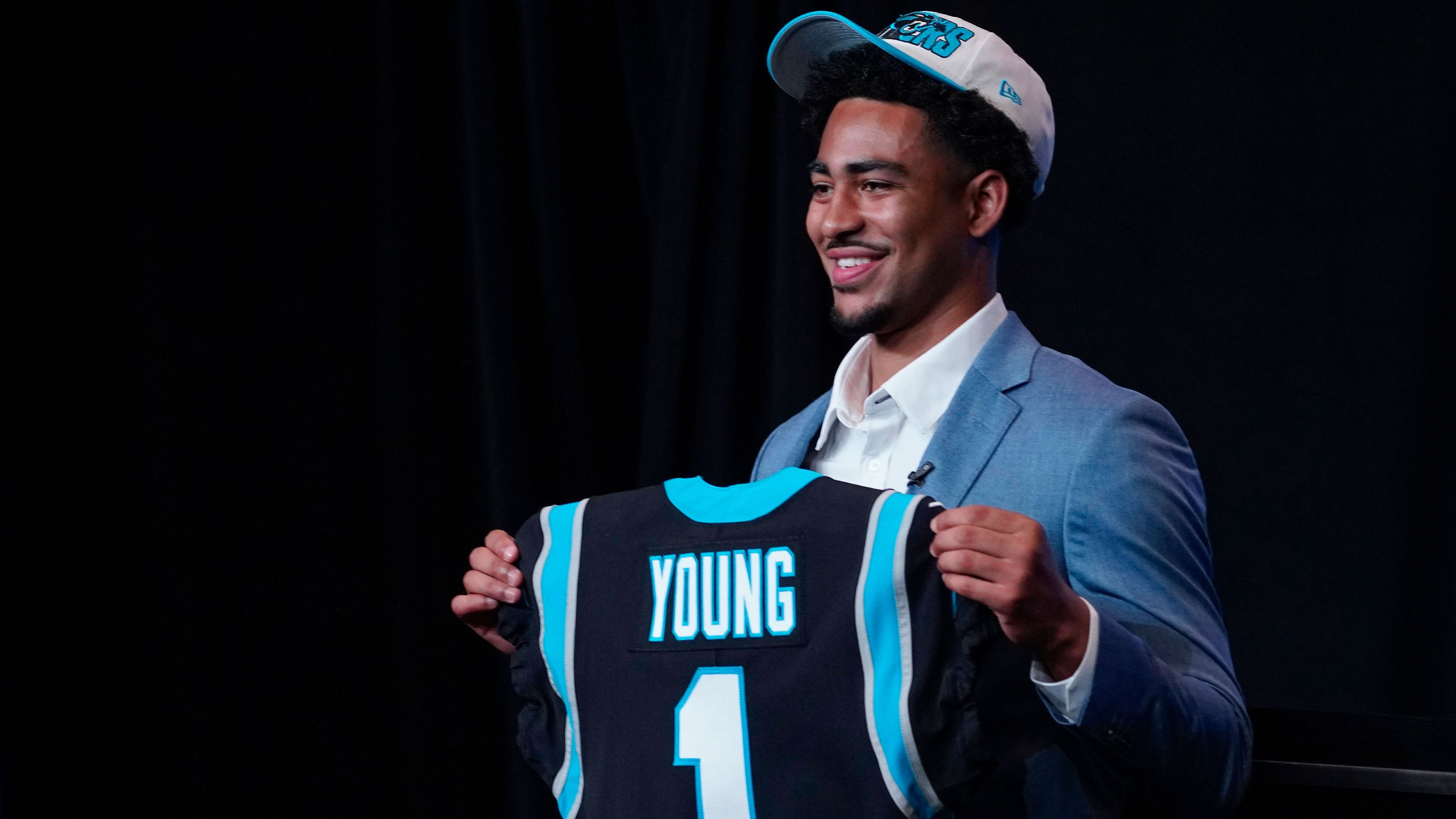 <strong>18. Bryce Young, QB (2023, Carolina Panthers)</strong><br>Als Rookie schwer zu bewerten, aber sein herausragendes College-Spiel und seine Fähigkeiten machen ihn zu einem vielversprechenden Quarterback für die Zukunft.