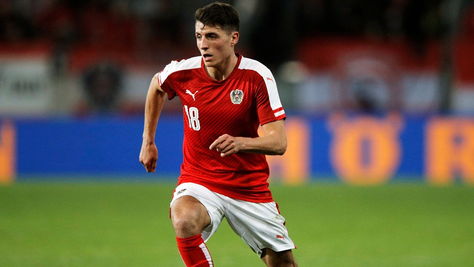 
                <strong>Alessandro Schöpf (Österreich)</strong><br>
                Schalkes Österreicher Alessandro Schöpf muss weiterhin auf sein Comeback in der Nationalmannschaft warten. Der Mittelfeldspieler, der zuletzt im November 2019 für das ÖFB-Team auflief, sagte die Teilnahme an den Länderspielen gegen Nordmazedonien und in Lettland wegen einer kürzlich erlittenen Muskelverletzung im Oberschenkel ab. Der 25-Jährige zog sich die Verletzung am zurückliegenden Bundesliga-Spieltag (3:3 gegen Fortuna Düsseldorf) zu. Damit steht auch fest, dass Schöpf in keinem einzigen EM-Qualifikationsspiel Österreichs für die Endrunde 2020 zum Einsatz kam bzw. kommen wird.
              