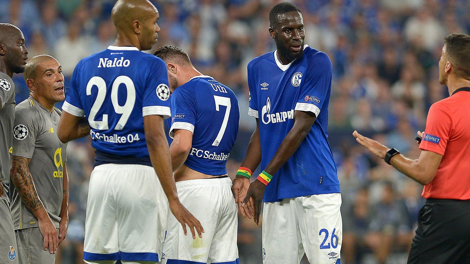 
                <strong>Champions League: Der FC Schalke gegen den FC Porto in der Einzelkritik</strong><br>
                Der FC Schalke kommt zum Auftakt der Gruppenphase der Champions League gegen den FC Porto nur zu einem 1:1 (0:0). Wir haben den Auftritt der Königsblauen benotet.
              