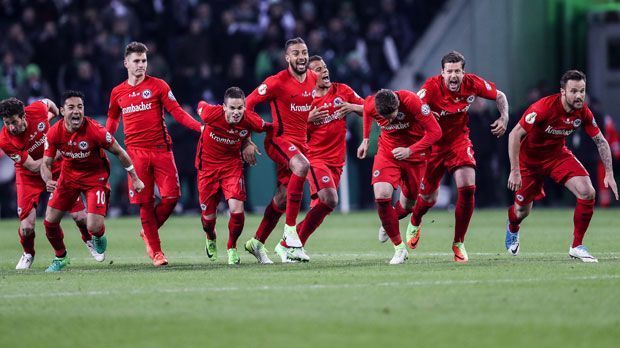 
                <strong>Sechs Gründe, warum Frankfurt den Pokal gewinnt</strong><br>
                Im Endspiel des DFB-Pokals 2016/17 trifft Eintracht Frankfurt auf Borussia Dortmund. Die Hessen sind dabei klarer Außenseiter: Die Eintracht ist das schwächste Team der Bundesliga-Rückrunde! Trotzdem dürfen sich die Frankfurter Hoffnung auf den Titel machen! ran.de nennt sechs Gründe, die für einen DFB-Pokalsieg von Eintracht Frankfurt sprechen.
              