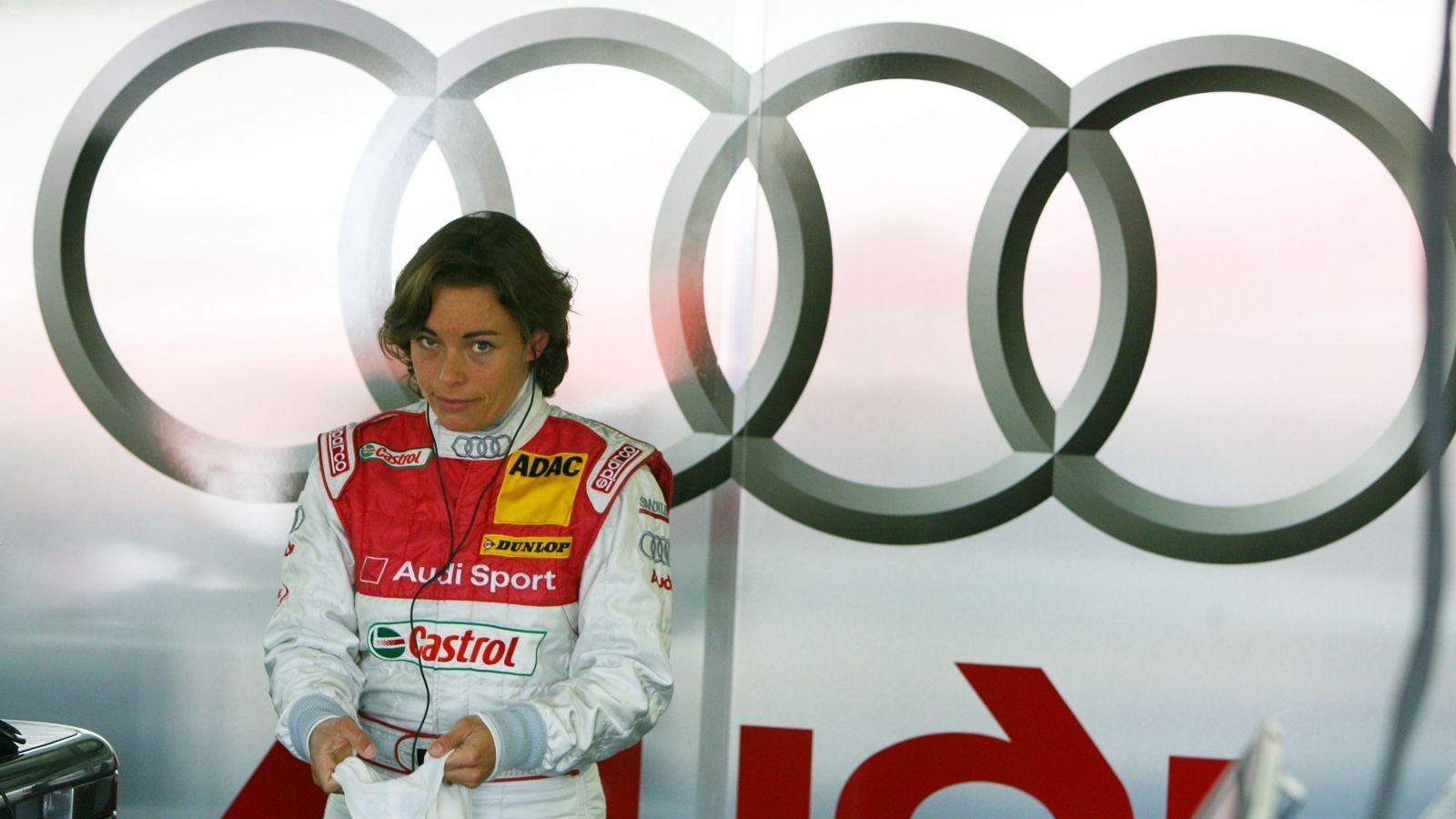 
                <strong>Vanina Ickx (DTM-Saisons 2006-2007, 19 Rennen)</strong><br>
                Von den 24-Stunden-Rennen über die Rallye Dakar wechselte Vanina Ickx 2006 in die DTM. Im Audi konnte die Tochter von Motorsport-Legende Jackie Ickx mit den Modellen des Vorjahres aber keine Punkte holen - ihr bestes Ergebnis war ein elfter Platz auf dem Hockenheimring.
              