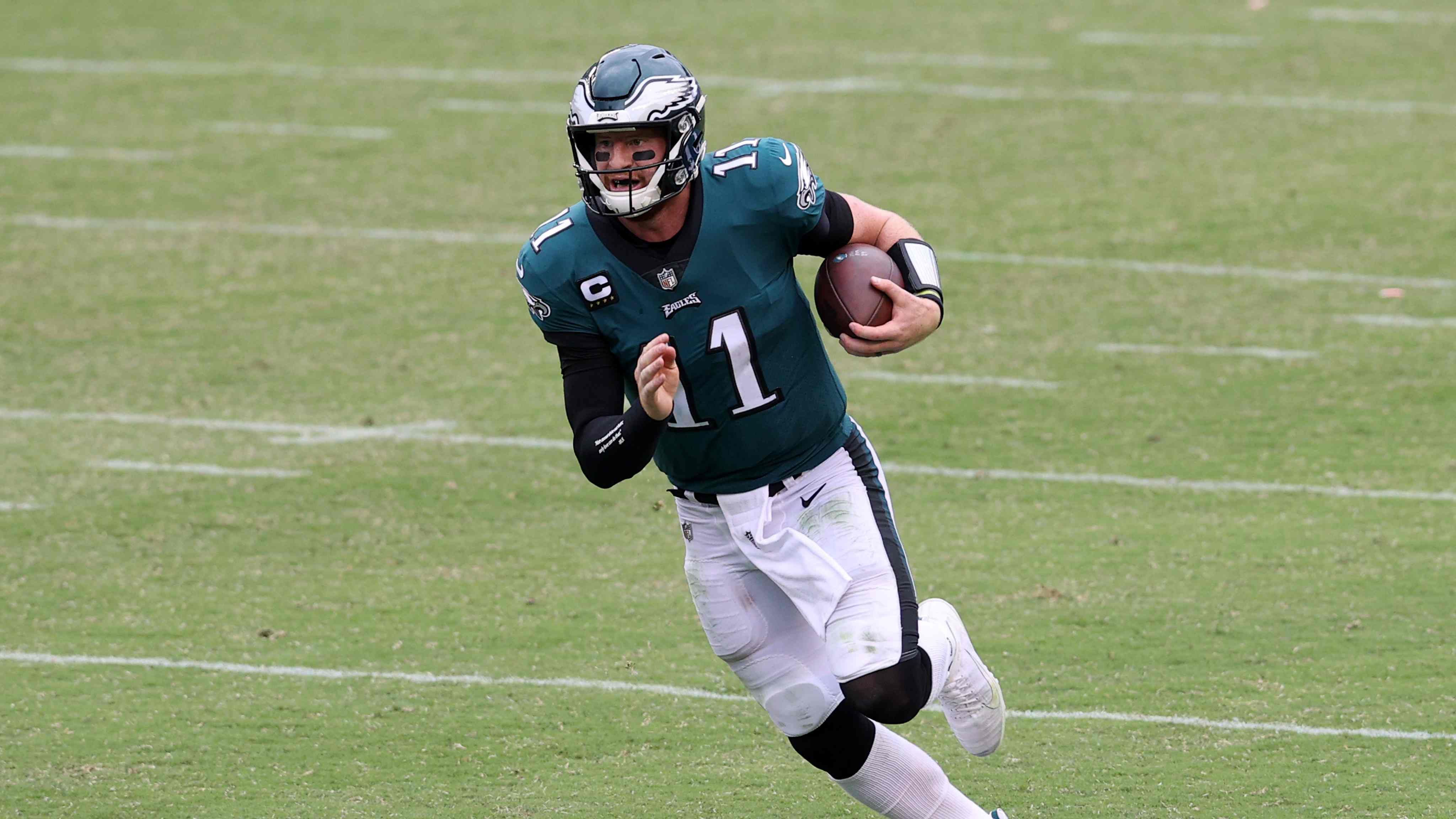 
                <strong>Platz 2: Carson Wentz (Philadelphia Eagles) </strong><br>
                Geschätztes Einkommen: 43.4 Millionen US-Dollar - (39.4 Millionen Gehalt/Boni + 4 Millionen Sponsorengelder) -
              