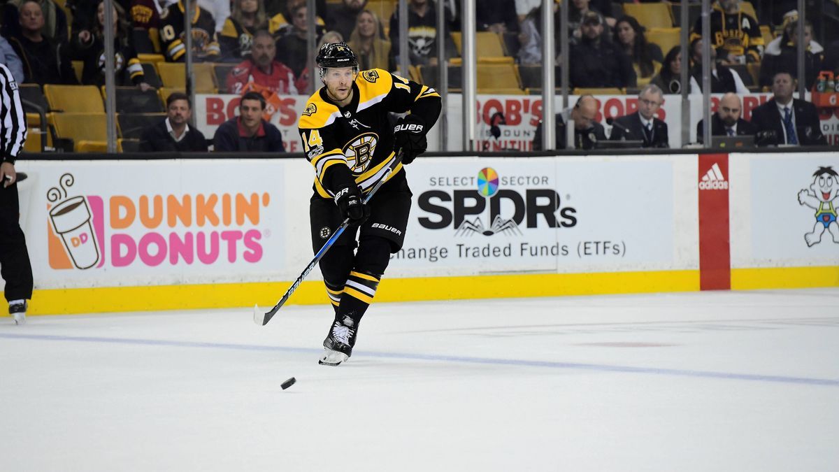 November 4, 2017: Boston Bruins defenseman Paul Postma (14) keeps the puck in his attacking zone during the NHL Eishockey Herren USA game between the Washington Capitals and the Boston Bruins held ...