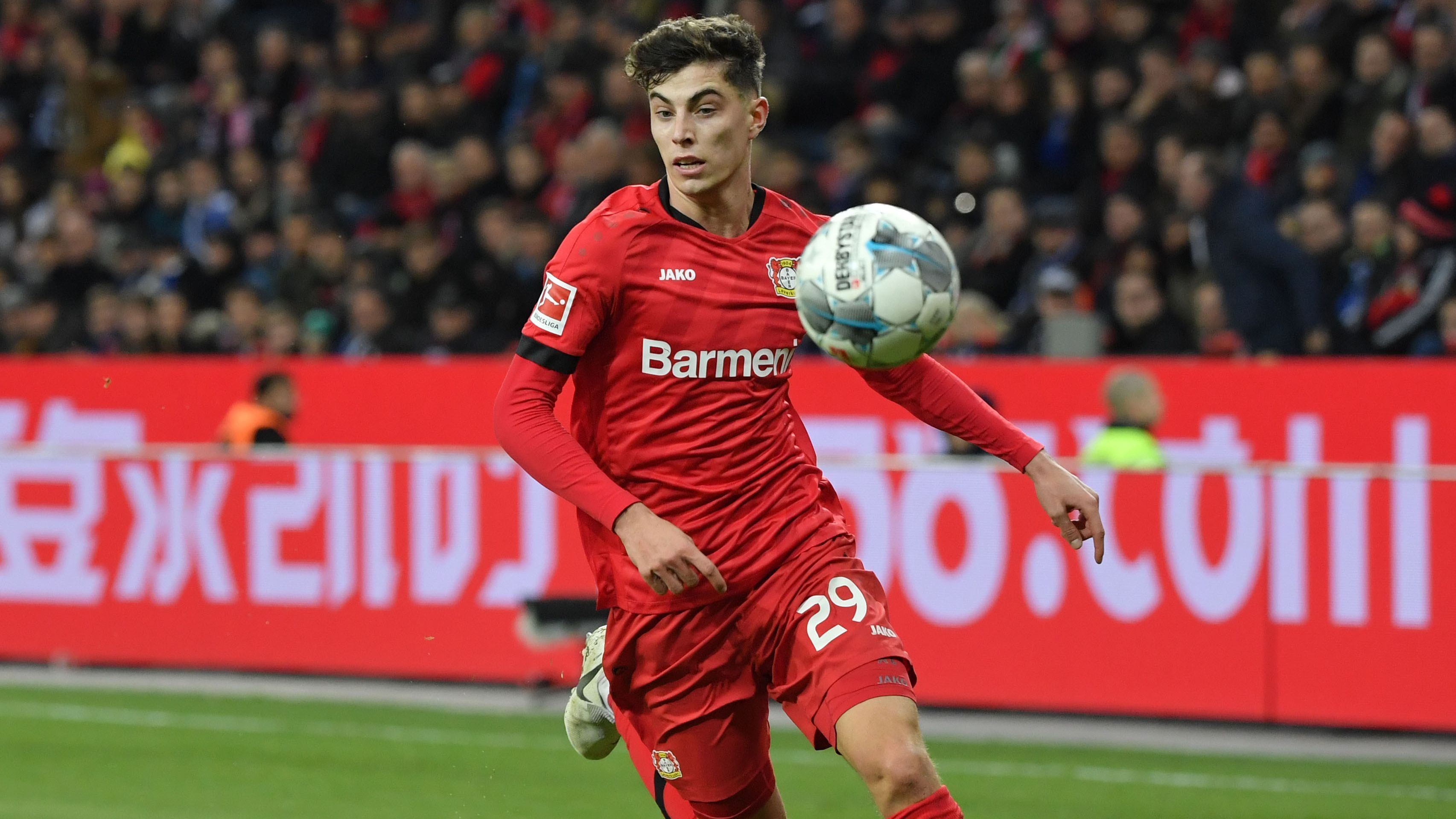 
                <strong>Kai Havertz jüngster Spieler der Geschichte mit 100 Bundesliga-Spielen</strong><br>
                Mittelfeldspieler Kai Havertz von Bayer Leverkusen absolvierte am 15. Spieltag im Gastspiel beim 1. FC Köln sein 100. Bundesliga-Spiel und ist nun der jüngste Spieler in der Geschichte der Liga, dem dieser Meilenstein gelang. Mit 20 Jahren und 186 Tagen löste der deutsche Nationalspieler damit Timo Werner (20 Jahre und 203 Tage) als bisherigen Rekordhalter ab.
              