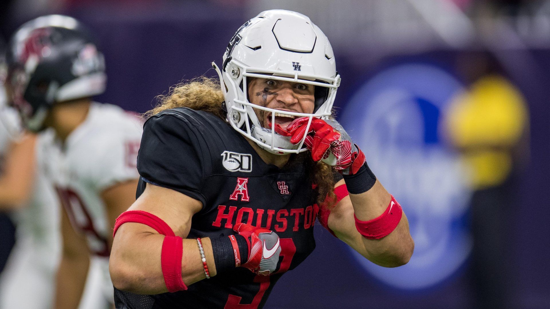 
                <strong>Tampa Bay Buccaneers machen Grant Stuard zum "Mr. Irrelevant" 2021</strong><br>
                Mit dem 259. Draft-Pick wählten die Tampa Bay Buccaneers Grant Stuard aus und machten ihm zum Mr. Irrelevant 2021. Der Linebacker spielte für die Houston Cougars am College. Sein Weg in die NFL über das College war besonders in seiner Kindheit von einigen Rückschlägen geprägt. Stuard erwartet nun eine ganz "besondere Ehre"
              