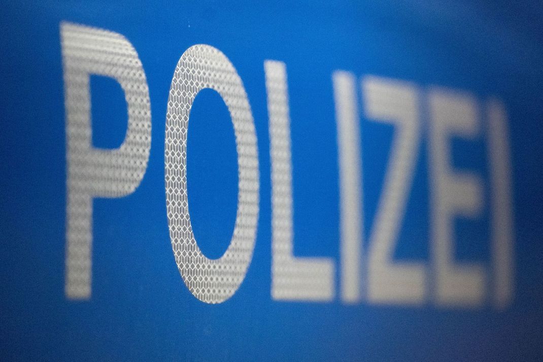 Die Polizei warnt vor einem herumlaufenden Bullen nahe der A1 bei Schwerte.