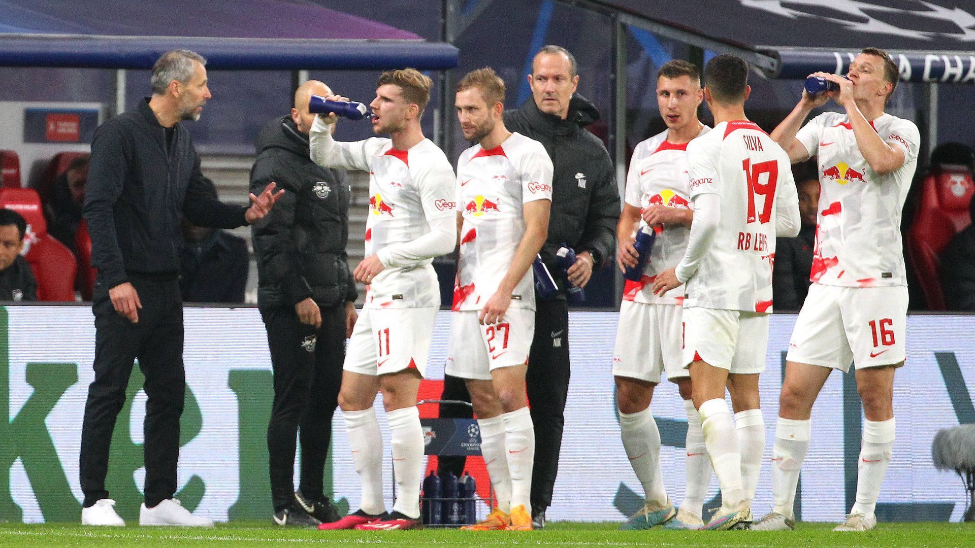 
                <strong>RB Leipzig - Noten zum Duell mit ManCity: Ein Unglücksrabe und ein entscheidender Haaland-Schatten</strong><br>
                RB Leipzig kommt im Achtelfinal-Hinspiel der Champions League zu einem 1:1 (0:1)-Unentschieden gegen Manchester City. Nach einer schwachen ersten Halbzeit verdienen sich die Sachsen das Remis durch eine klare Leistungssteigerung. Vor allem Abwehrstar Josko Gvardiol überzeugt mit dem Kaltstellen von City-Star Erling Haaland und dem wichtigen Ausgleichstor - obwohl er auch beim Gegentreffer nicht unbeteiligt war.
              