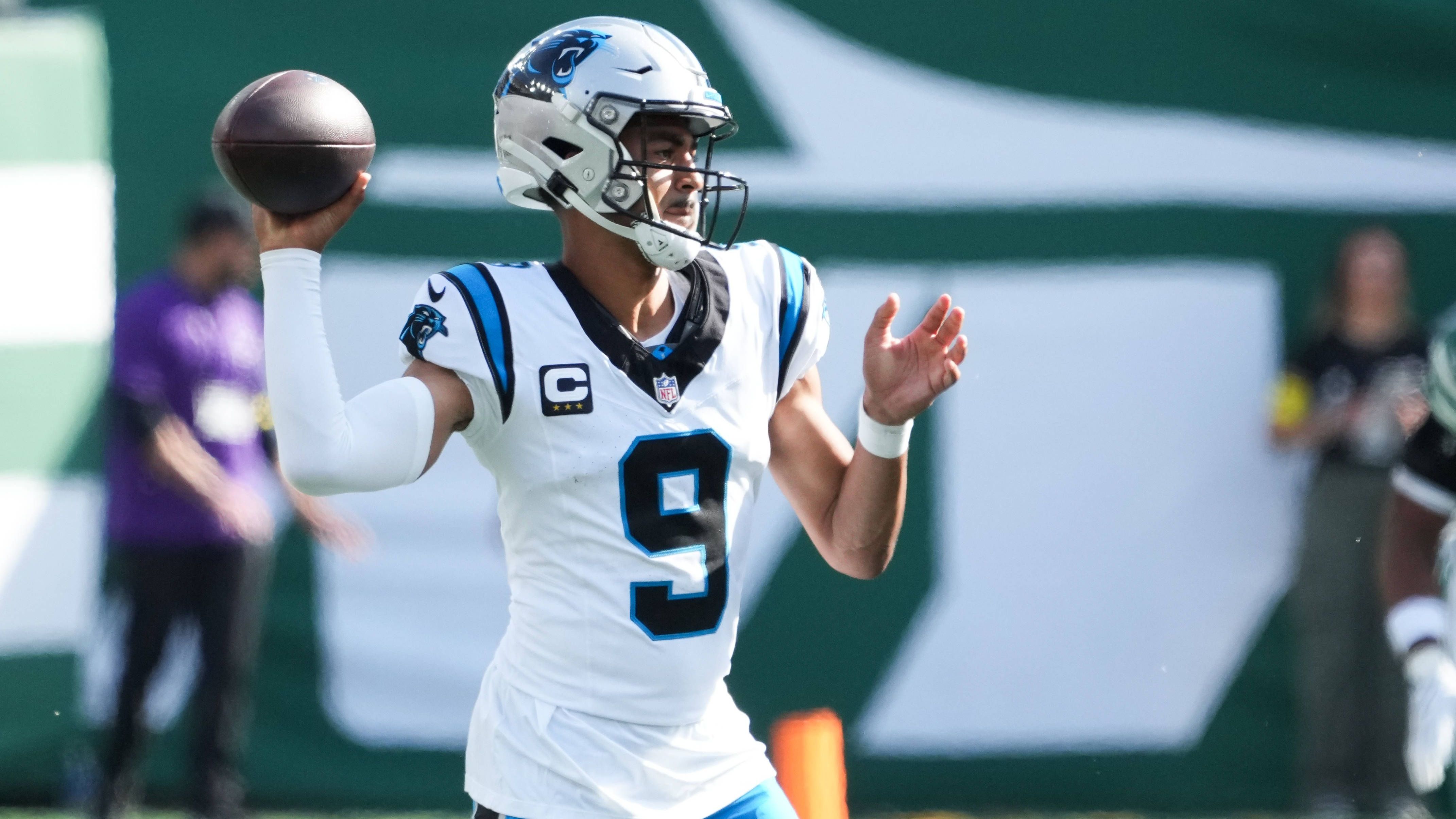 <strong>Platz 25: Bryce Young (Carolina Panthers)</strong><br>Beim 9:40 gegen die Buffalo Bills war Bryce Young verletzt - und die Offense sah desaströs aus. Mit ihm sind die Panthers ein gutes Stück stärker, auch wenn Young noch immer den großen Schritt schuldig bleibt, den man als First Overall Pick 2023 nun mal erwartet.