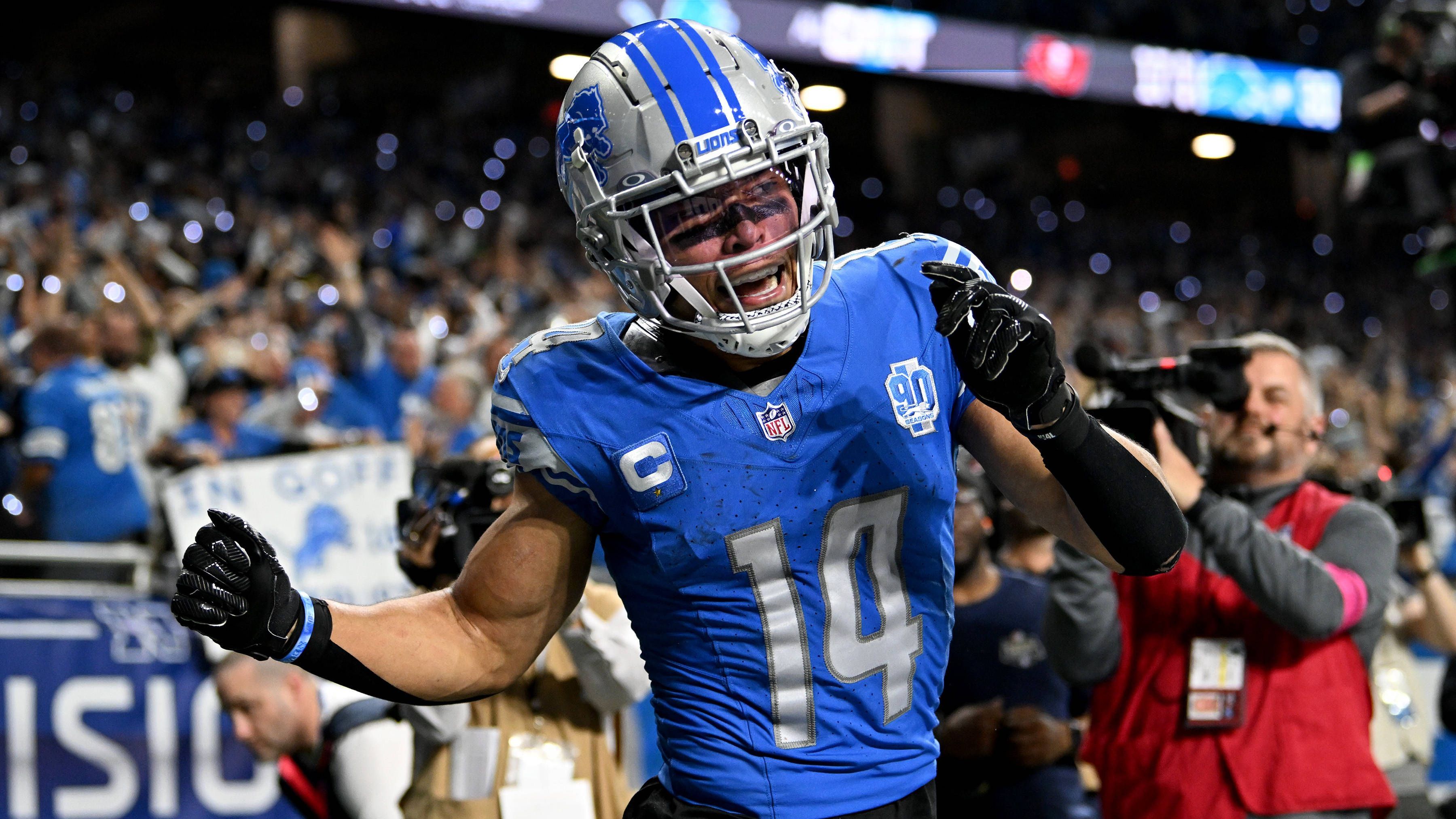 <strong>Amon-Ra St-Brown - So viel verdient er netto mit seinem Mega-Vertrag</strong><br>Die Detroit Lions statteten den deutsch-amerikanischen Star-Receiver Amon-Ra St. Brown in der Offseason 2024 mit einem Vierjahresvertrag über 120,01 Millionen Dollar aus, der ihn für kurze Zeit zum <a data-li-document-ref="92563" href="https://www.ran.de/sports/american-football/nfl/galerien/nfl-top-verdiener-pro-position-rekordvertrag-bei-den-puntern-92563">Bestverdiener auf seiner Position machte</a>. <em><strong>ran</strong></em> zeigt, was er nach Abzug von Steuern und Abgaben netto pro Jahr verdienen wird. (Quelle: Andrew Petcash, "X")