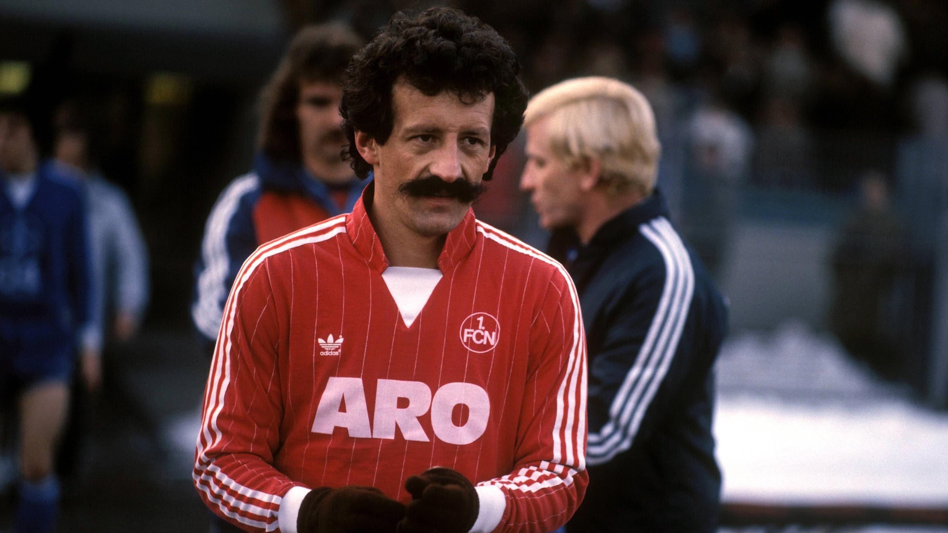 
                <strong>Herbert Heidenreich</strong><br>
                Einer der größten Schnauzer, die der ran-Praktikant jemals gesehen hat.
              