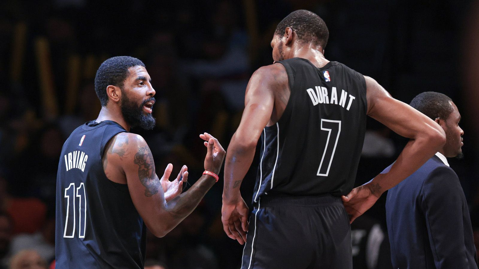 
                <strong>Platz 4: Brooklyn Nets (NBA)</strong><br>
                &#x2022; Summe: 2,35 Milliarden US-Dollar*<br>&#x2022; Jahr: 2019<br>*3,3 Milliarden Dollar inklusive Barclays Center
              