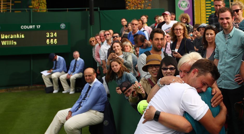 
                <strong>Marcus Willis</strong><br>
                ... und ihm ein Match auf dem altehrwürdigen Centre Court bescherte. Vor 15.000 Fans, die ihrem Landsmann die Daumen drücken werden.
              
