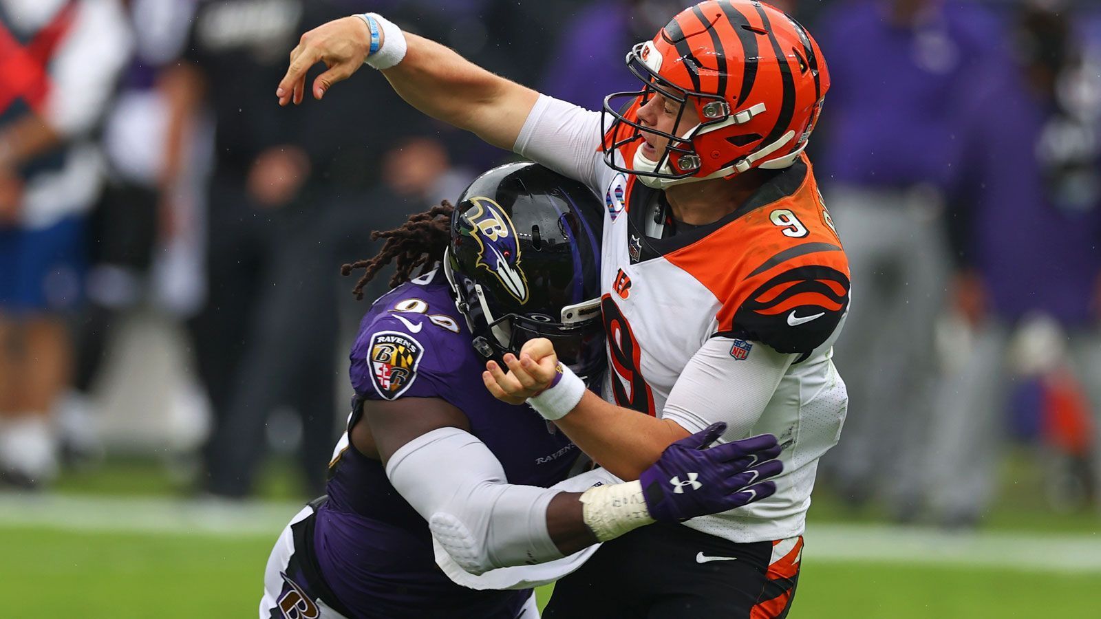 
                <strong>Defense: Baltimore Ravens - 25 Punkte</strong><br>
                Kein Vorbeikommen! Die Baltimore Ravens überzeugten bei ihrem 27:3-Sieg gegen die Bengals vor allem mit ihrer Defense. Sie stellten Quarterback Joe Burrow das gesamte Spiel über kalt, kamen auf sieben Sacks und erzwangen eine Interception. In der AFC North stehen die Ravens mit einer 4-1-Bilanz auf dem zweiten Platz.
              