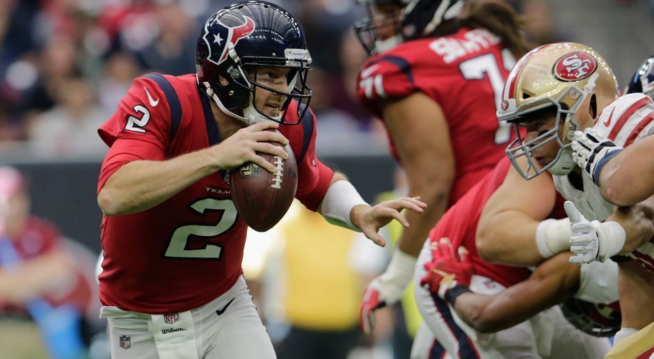 
                <strong>Houston Texans</strong><br>
                Erst riss sich Super-Rookie Deshaun Watson das Kreuzband, nun zog sich Backup Tom Savage bei der Niederlage gegen die 49ers eine Gehirnerschütterung zu und fällt vorerst aus. In Woche 16 wird somit T.J. Yates (im Bild) als Quarterback für die Texans starten. Dieser hat zuvor seit November 2015 kein Spiel mehr bestritten gehabt.
              