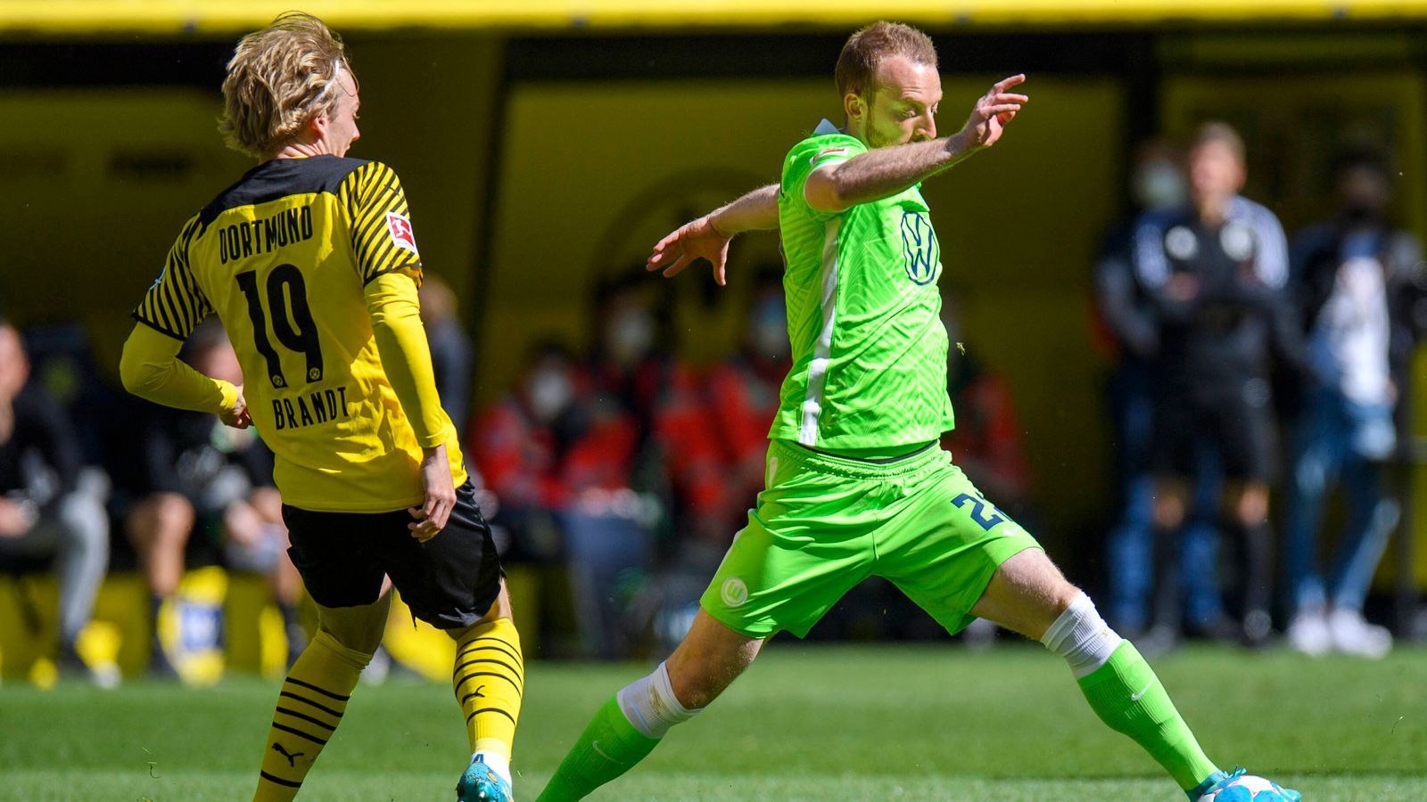 
                <strong>Julian Brandt</strong><br>
                Zeigt ein solides Spiel, bei dem er im Laufe der Zeit mehr und mehr offensive Akzente setzen kann. Legt das 1:0 von Neuling Rothe und das 6:0 durch Erling Haaland auf. Sein eigener Versuch den Ball in den Winkel zu zirkeln, ist nicht von Erfolg gekrönt. Verlässt in der 65. Minute für Moukoko das Feld. ran-Note: 3
              