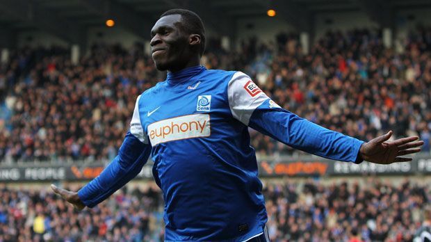 
                <strong>Christian Benteke (KRC Genk)</strong><br>
                Christian Benteke: Heute gehört der Torjäger zu Jürgen Klopps Team beim FC Liverpool, Benteke startete seine Karriere aber in Belgien. 2009 wechselte er von seinem Jugendverein KRC Genk zu Standard Lüttich. Lediglich 150.000 Euro flossen dafür als Ablöse. Liverpool zahlte im Sommer deutlich mehr ihn: 46,5 Millionen Euro. 
              