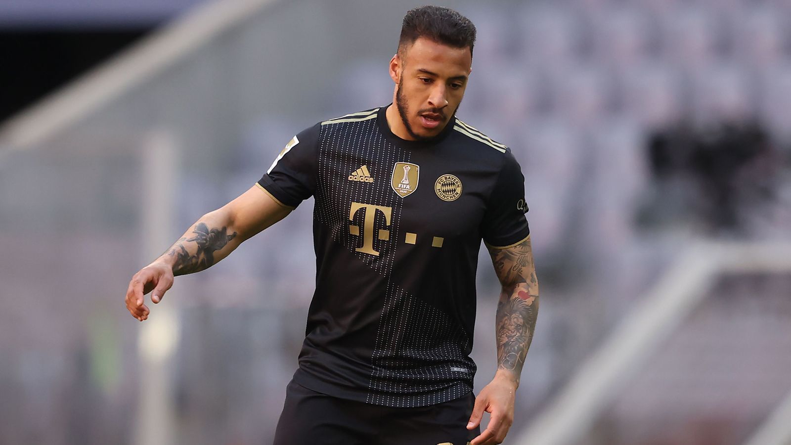 
                <strong>Corentin Tolisso</strong><br>
                Kommt in der 62. Minute für Goretzka. Hilft mit, das defensive Mittelfeld in Bayern-Hand zu behalten. ran-Note: 3
              