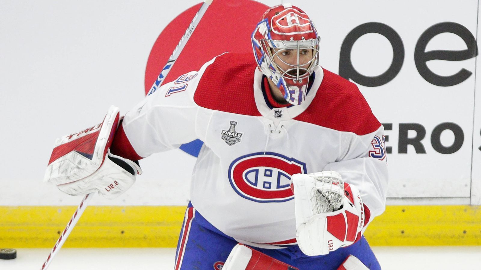 
                <strong>Carey Price (Montreal Canadiens)</strong><br>
                Der Torhüter der Montreal Canadiens ist nicht nur Superstar und Leistungsträger, sondern auch Vorbild. Denn er hat sich professionelle Hilfe gesucht, weil er offenbar mit psychischen Problemen zu kämpfen hat. So nahm er wochenlang an einem Programm der NHL/NHLPA teil und stand seinem Team nicht zur Verfügung. "Wir hoffen, dass wir vermitteln können, wie wichtig es ist, die eigene psychische Gesundheit an die erste Stelle zu setzen, und zwar nicht nur, indem man es sagt, sondern indem man sich zeigt und daran arbeitet, gesund zu werden", schrieb seine Frau auf Instagram. Inzwischen ist er zum Team zurückgekehrt. Mit Price als Leistungsträger verloren die Canadiens in der vergangenen Saison das Stanley-Cup-Finale. Er spielt seit 2007 bei den Canadiens.
              