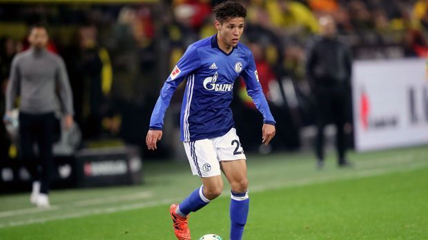 
                <strong>Offensives Mittelfeld - Amine Harit (FC Schalke 04)</strong><br>
                Während Bailey länger brauchte, um in der Bundesliga Fuß zu fassen, ging es bei Schalkes Sommer-Neuzugang Amine Harit ganz fix. Der 20-jährige Marokkaner kam von Nantes in Frankreich in den Pott und überzeugte auf Anhieb. In seinen 16 bisherigen Bundesliga-Spielen war der offensive Mittelfeldmann immerhin an acht Treffern direkt beteiligt (zwei Tore, sechs Vorlagen). Seine Bilanz macht den Neuzugang auch gleich zu einem Punkte-Garanten für Schalke. Denn immer, wenn Harit als Torschütze oder Vorlagengeber in Erscheinung trat, holten die Gelsenkirchner am Ende auch Punkte. 
              