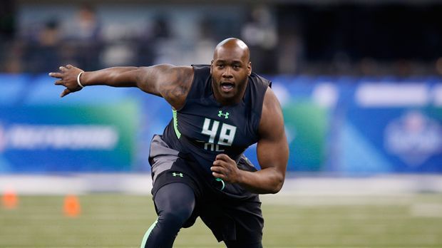 
                <strong>Nr. 3 Laremy Tunsil</strong><br>
                3. Position - Laremy Tunsil, Offensive Tackle (zu den San Diego Chargers): Die Chargers haben mit Philip Rivers einen relativ alten Quarterback, der nur noch ein kleines Erfolgsfenster hat. Tunsil soll ihm nun die nötige Sicherheit geben. 
              