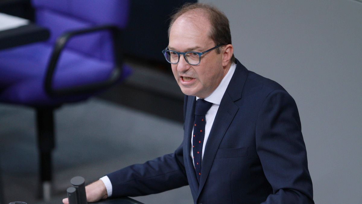 CSU-Landesgruppenchef Alexander Dobrindt attackiert im Bundestag die Migrationspolitik der Ampel-Koalition scharf.