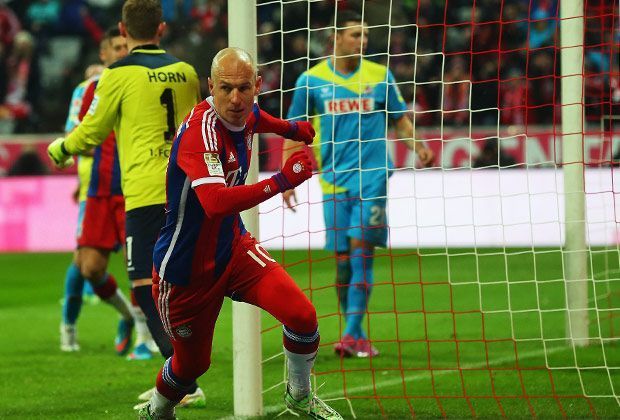 
                <strong>Arjen Robben (FC Bayern München)</strong><br>
                Nicht mitwirken konnte dabei der verletzte Arjen Robben. Der Star des FC Bayern München liegt in der Rangliste der Toptorjäger 2015 auf Rang 2. Mit sieben Treffern und fünf Vorlagen sammelte der Flügelflitzer in diesem Jahr bereits zwölf Scorerpunkte.
              