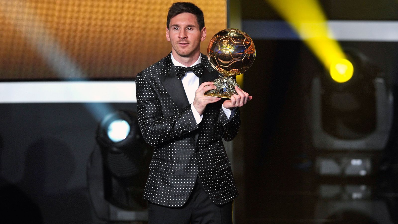 
                <strong>Lionel Messi (2012)</strong><br>
                Auch im vierten Jahr hintereinander blieb Lionel Messi der FIFA-Weltfußballer. Erneut behielt der Argentinier gegenüber "CR7" die Oberhand und auf Platz 3 landete schließlich Andres Iniesta, der großen Anteil an Spaniens EM-Titel im Jahr 2012 hatte. 
              