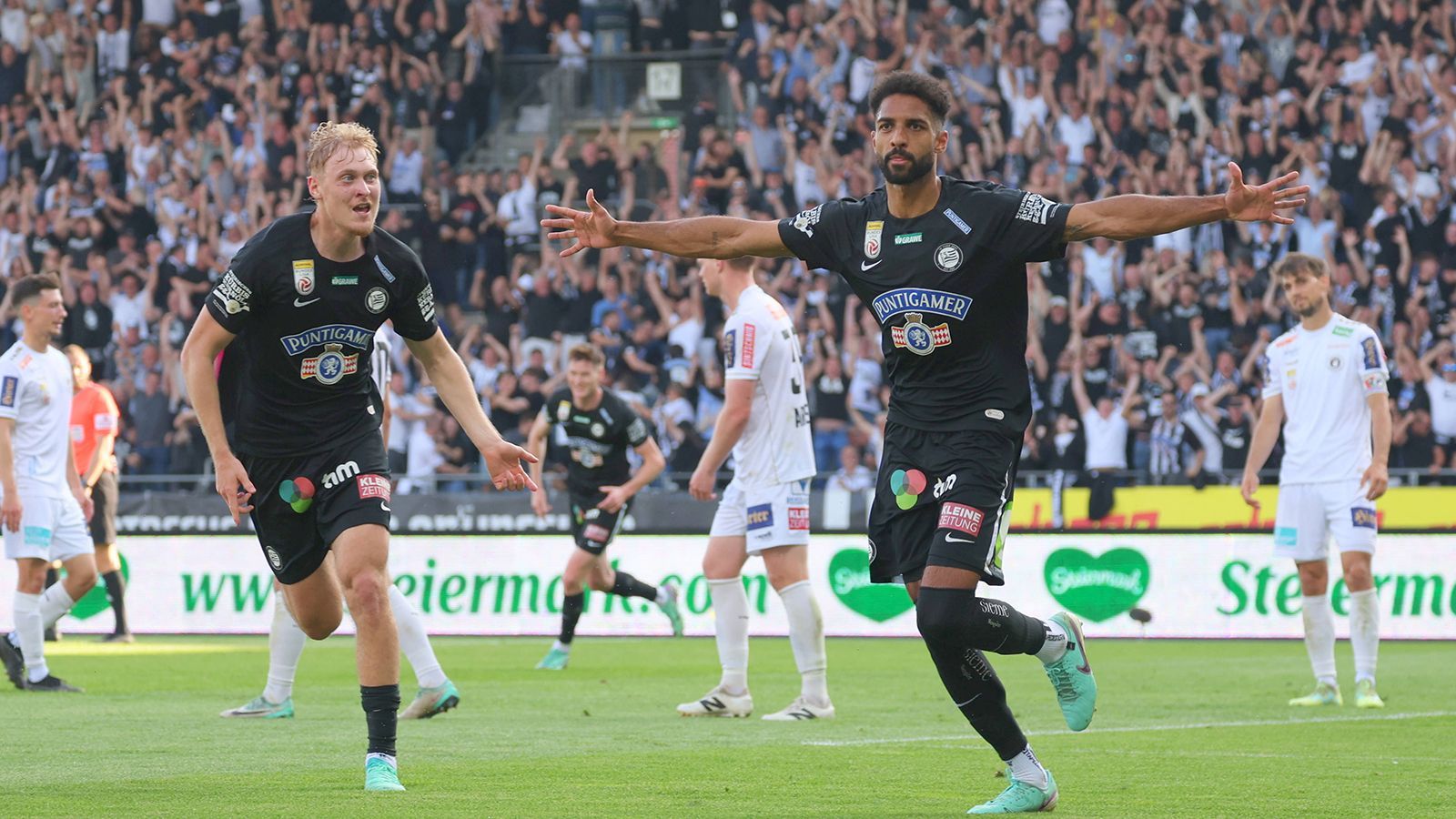 <strong>Sturm Graz (Österreich)</strong> <br>Damit beenden die Grazer das Salzburger Dauerabo auf den Goldteller. Zuvor hatte RB den Titel zehn Jahre in Folge gewonnen, musste sich aber nun mit zwei Punkten Rückstand geschlagen geben.&nbsp;