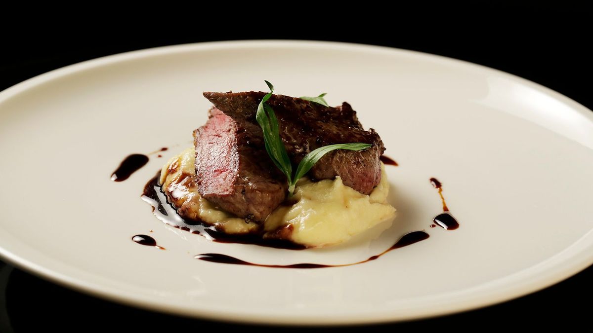 The-Taste-Stf01-Epi02-2-Steakhuefte-Christa-Schilbock-02-SAT1