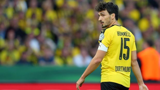 
                <strong>Mats Hummels (FC Bayern München)</strong><br>
                Innenverteidiger - Mats Hummels (FC Bayern München): Heute ist das kaum vorstellbar, aber es gab Zeiten, in der dem Weltmeister Bayern-Flops wie Breno oder Christian Lell vorgezogen wurden. Deshalb verließ Hummels die Bayern im Januar 2008 unter dem damaligen Trainer Jürgen Klinsmann, der keine Verwendung für den Innenverteidiger hatte. Für Bayern ist es ein teures Fehlurteil. Immerhin soll die Ablöse für Hummels bis zu 38 Millionen Euro betragen.
              