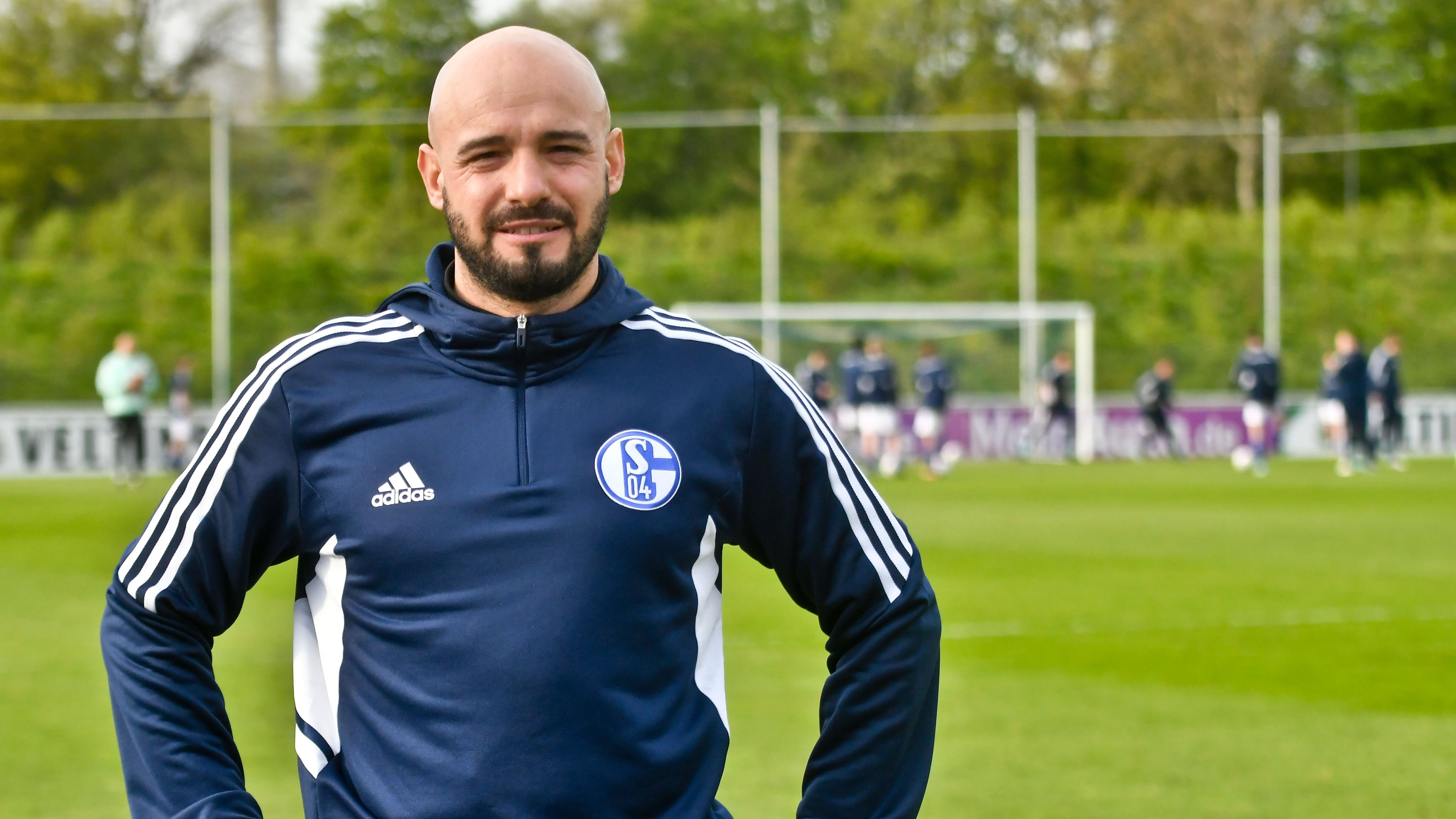 <strong>Onur Cinel (FC Liefering)</strong><br>Ein Trainer mit Stallgeruch und absoluter Identifikation wäre Onur Cinel. Knäbel bezeichnete den 38-Jährigen als "einen sehr interessanten Kandidaten". Problem: Erst im Sommer verließ Cinel den Klub Richtung Österreich, wo er seither den FC Liefering - das Farmteam von RB Salzburg - trainiert.