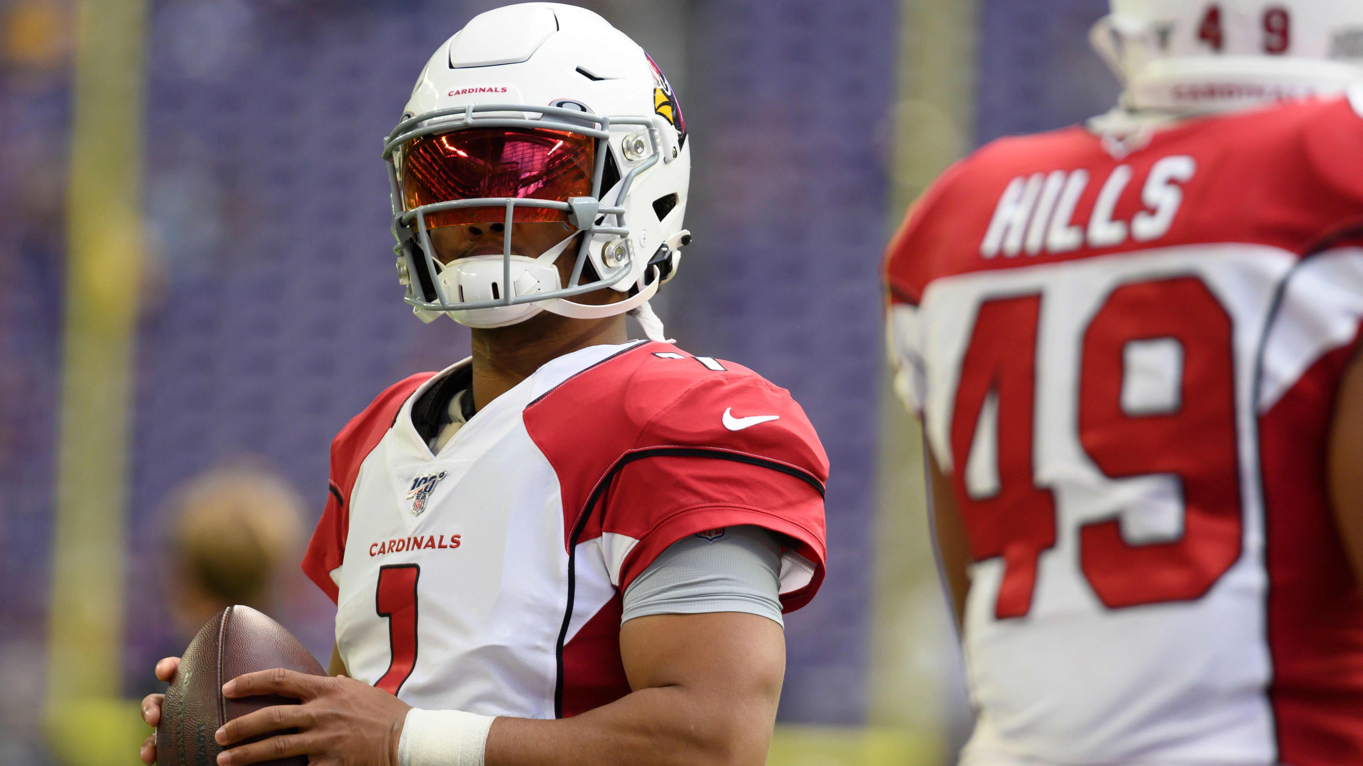 
                <strong>Arizona Cardinals mit 9 Siegen und 13 Niederlagen</strong><br>
                2022: 1-22021: 1-1 (Partie gegen Saints wurde abgesagt)2019: 1-32018: 3-12017: 2-32016: 1-3
              