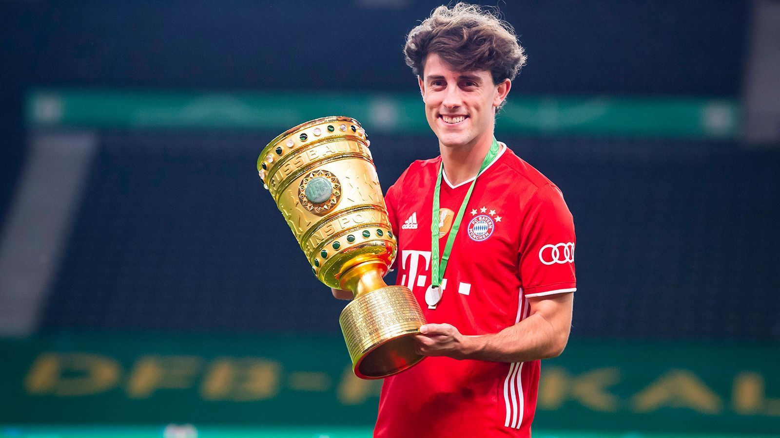 
                <strong>Alvaro Odriozola (FC Bayern)</strong><br>
                Noch ein Rechtsverteidiger, allerdings mit einem etwas anderen Verlauf der Leihe. Weil Joshua Kimmich fürs Mittelfeld vorgesehen war, holte der FC Bayern Odriozola im Winter 2019/20 als Backup für Benjamin Pavard. Doch das Geschäft hatten sich alle Seiten anders vorgestellt. Denn auch an der Isar konnte sich der Spanier, wie zuvor schon in Madrid, nicht wirklich durchsetzen. Insgesamt standen gerade einmal 179 Minuten im Bayern-Trikot auf der Uhr. Mittlerweile steht Odriozola bei Real wieder auf dem Abstellgleis und könnte erneut verliehen werden. Sein Vertrag in der spanischen Hauptstadt läuft noch bis 2024.
              