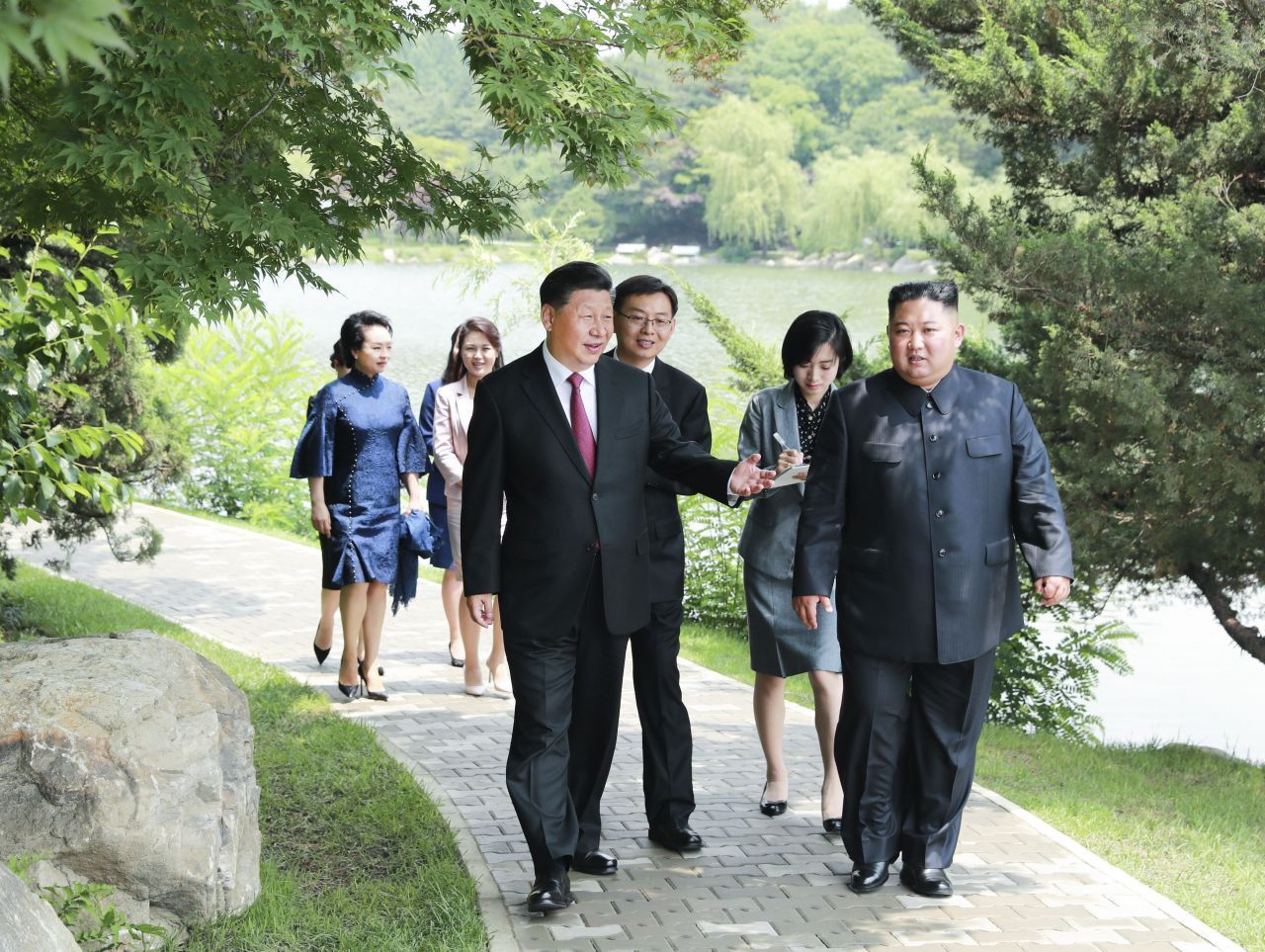Am 21. Juni 2019 empfang Kim Jong-un den chinesischen Präsidenten Xi Jinping in Pjöngjang. Es war der erste Staatsbesuch eines chinesischen Präsidenten in Nordkorea seit 14 Jahren. China ist ein wichtiger Partner Nordkoreas.