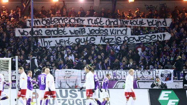 
                <strong>Aue</strong><br>
                Die geballten Proteste zogen sich bereits durch die Leipziger Zweitligajahre. Die Fans von Erzgebirge Aue zogen skandalöse Vergleiche zur Nazizeit: "Ein Österreicher ruft, und ihr folgt blind, wo das endet, weiß jedes Kind. Ihr wärt gute Nazis gewesen!"
              