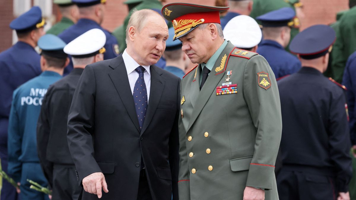 Präsident Wladimir Putin und sein Verteidigungsminister Sergei Shoigu