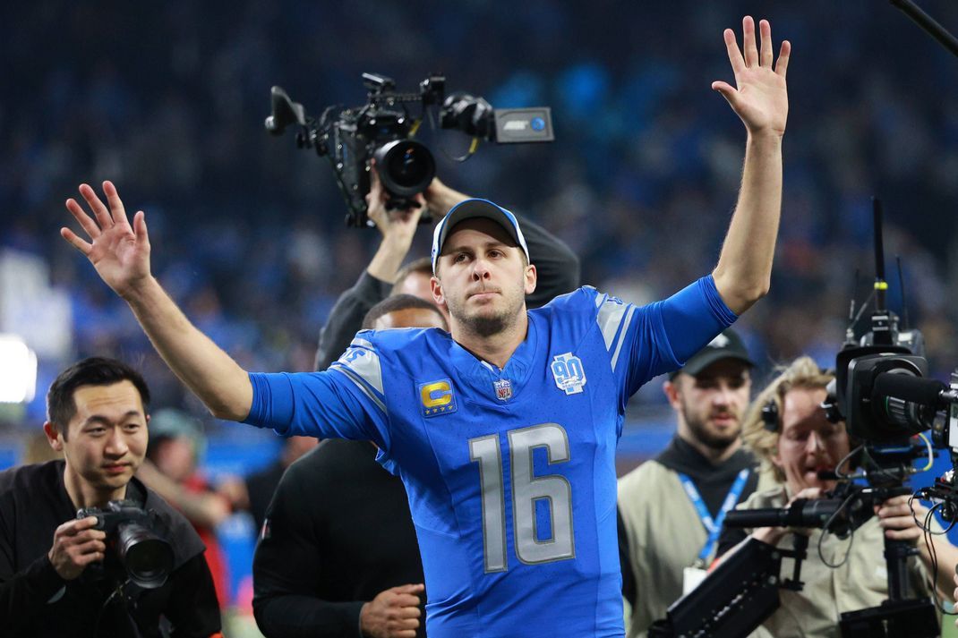 Los Angeles Rams vs Detroit Lions Detroit Lions quarterback Jared Goff (16) walks off the field after the conclusion of the NFC Wild Card Playoffs between the Los Angeles Rams and the Detroit Lions in Detroit, Michigan USA, on Sunday, January 14, 2024. Detroit Michigan United States PUBLICATIONxNOTxINxFRA Copyright: xJorgexLemusx originalFilename:lemus-losangel240114_npopk.jpg