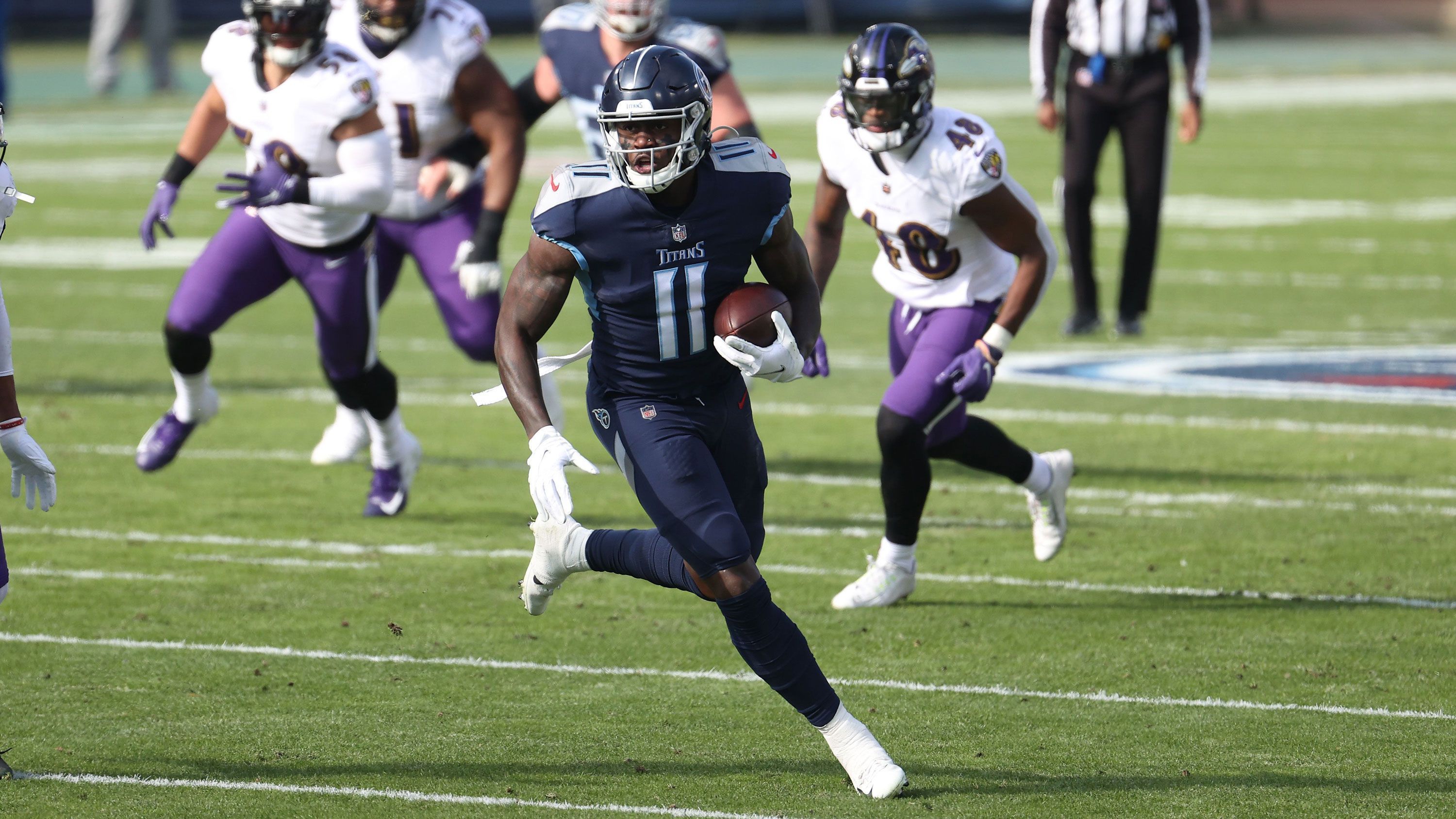 
                <strong>Geteilter 8. Platz: A.J. Brown</strong><br>
                &#x2022; Team: Tennessee Titans -<br>&#x2022; Quote: +1.400 (bei einem Einsatz von 100 US-Dollar gewinnt man 1.500 US-Dollar) -<br>&#x2022; Receiving Yards 2020: 1.075 (16. Platz)<br>
              