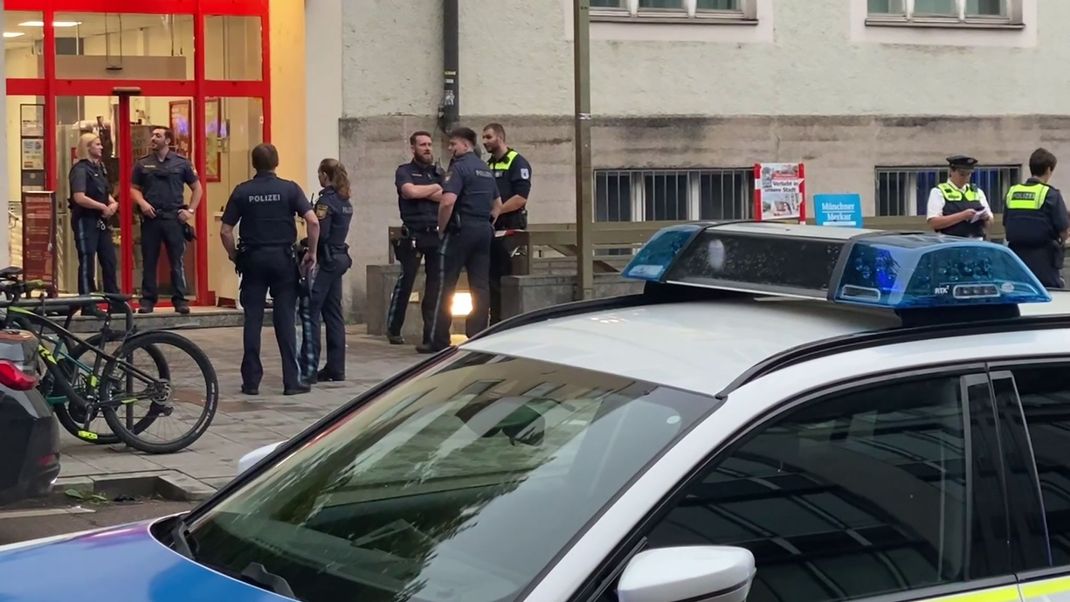 In diesem Münchner Supermarkt kam es zu der Messerattacke, bei der die Angreiferin durch die Polizei getötet wurde.