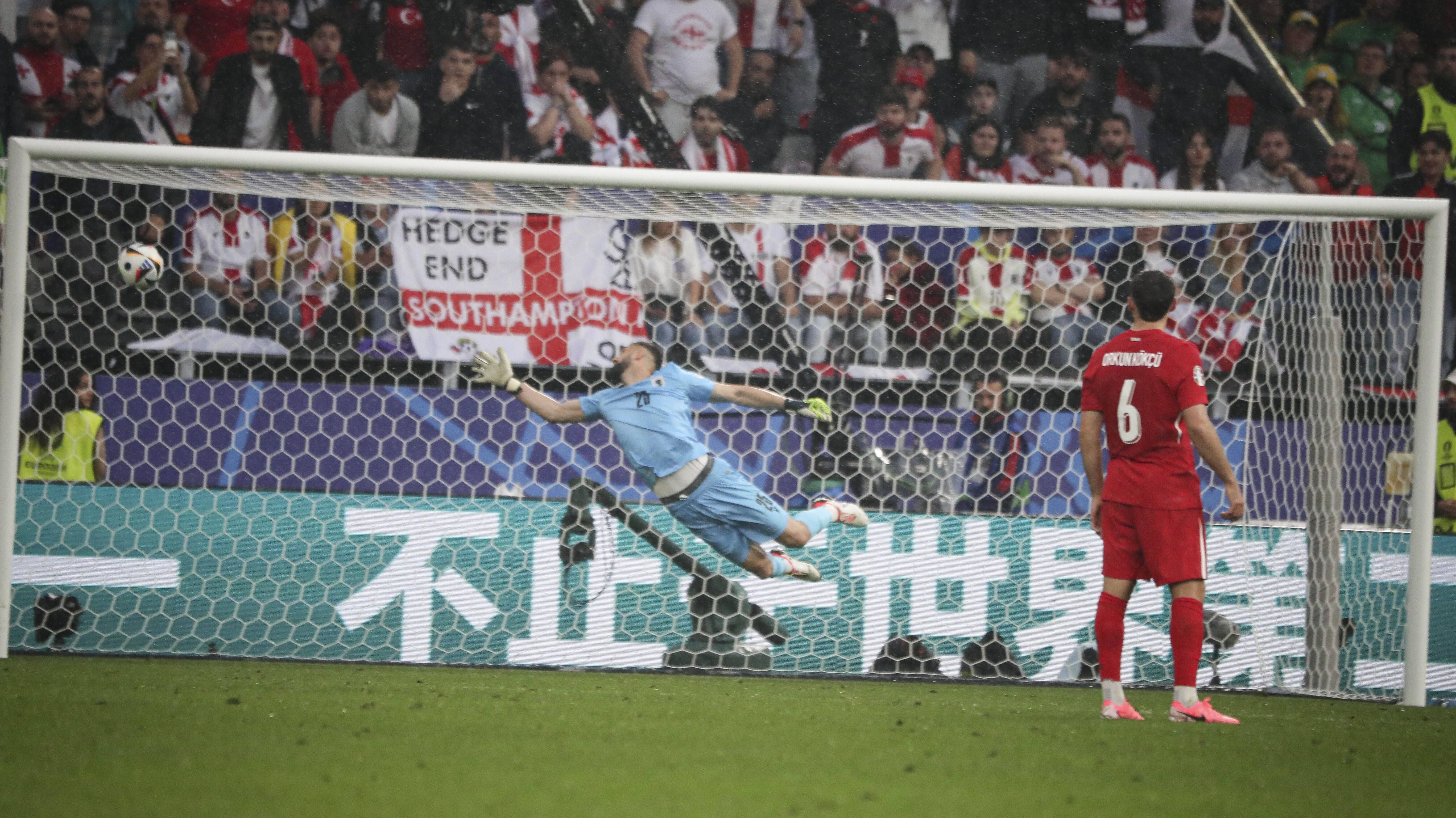 <strong>Machtlos</strong><br>Nichts zu Halten für Georgiens Keeper Giorgi Mamardashvili.