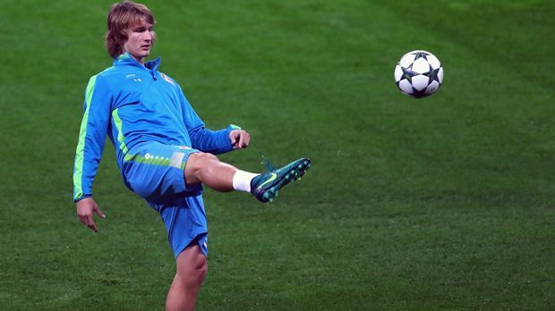 
                <strong>Tin Jedvaj (Bayer Leverkusen)</strong><br>
                Tin Jedvaj (Bayer Leverkusen): Der kroatische Defensiv-Allrounder war in der Hinrunde etwas außen vor in Leverkusen. Er musste damit auch der tollen Entwicklung von Benjamin Henrichs Tribut zollen, der vom Ergänzungs- zum Nationalspieler aufstieg. So blieben für Jedvaj nur sechs Bundesliga-Einsätze - eine unbefriedigende Statistik für den 21-Jährigen.
              